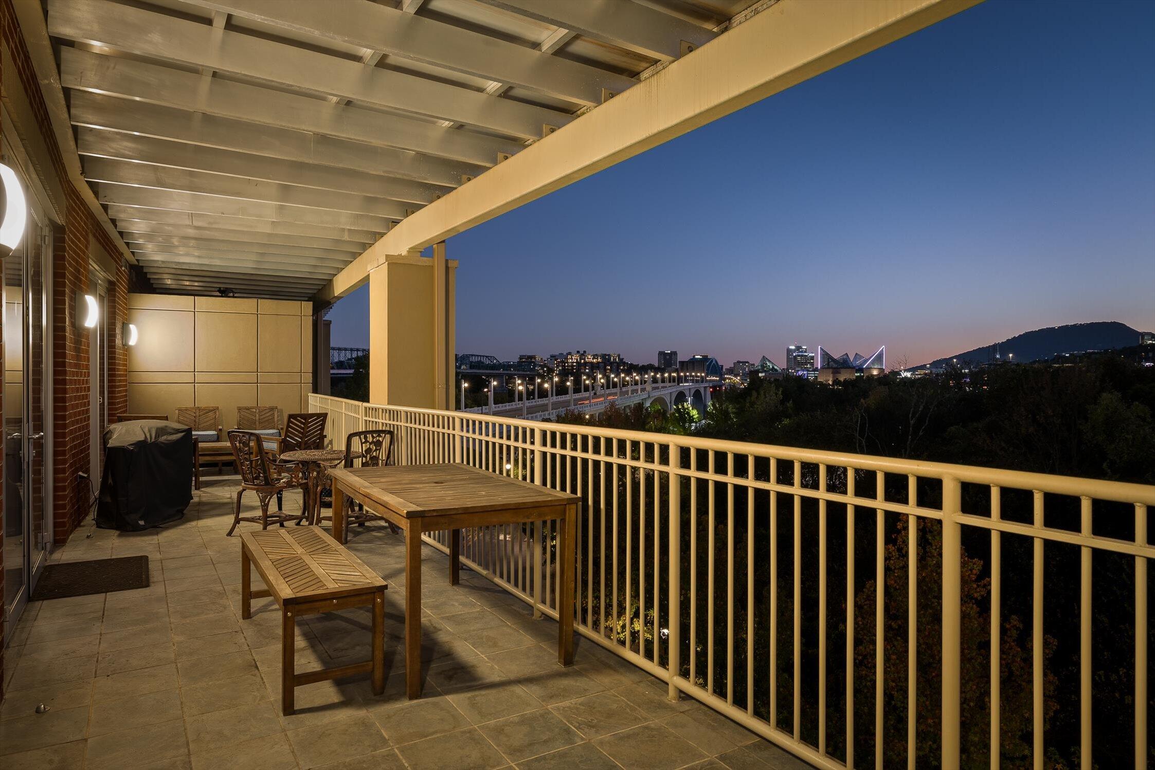 4 Cherokee Boulevard, 409