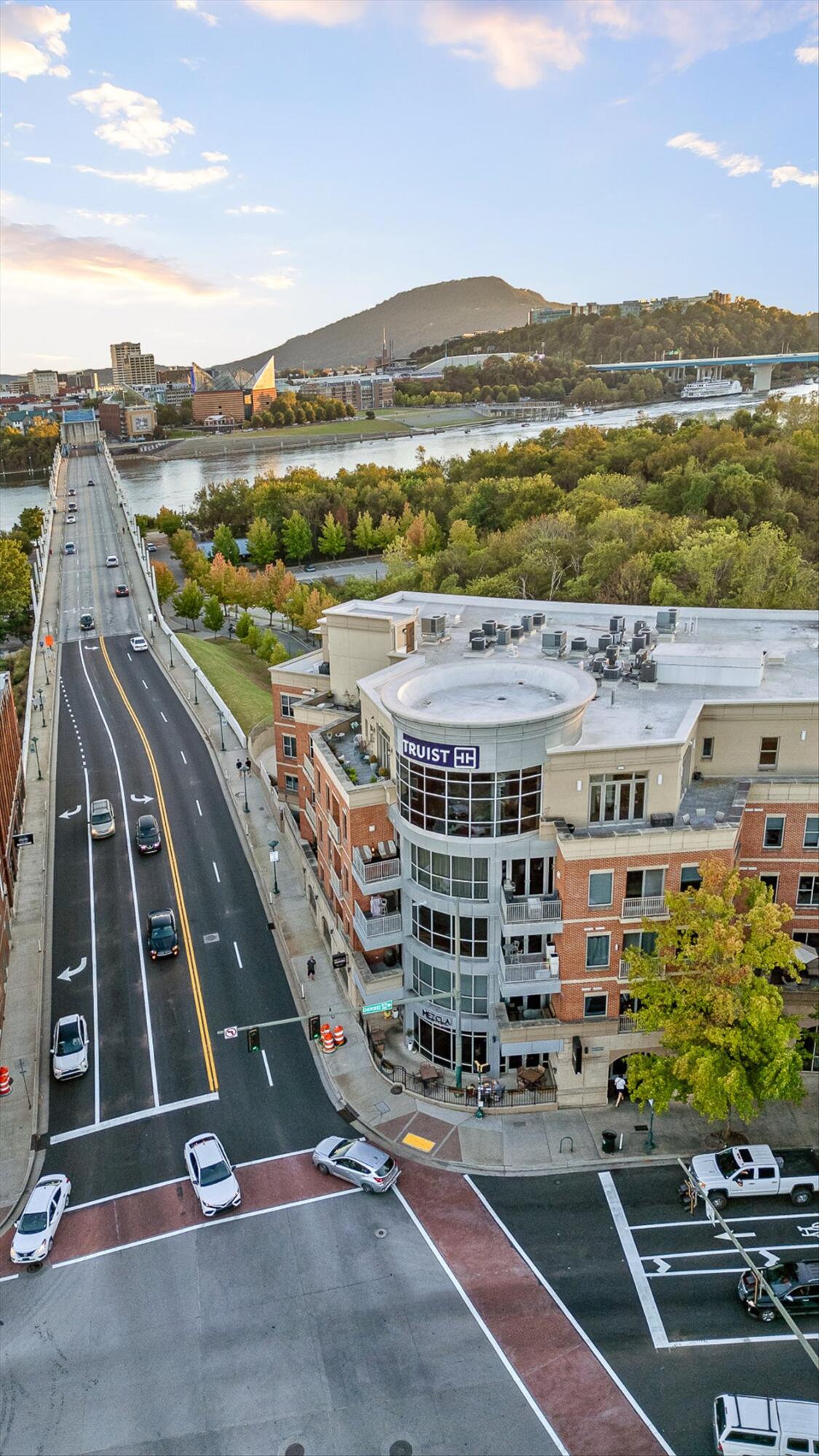 4 Cherokee Boulevard, 409