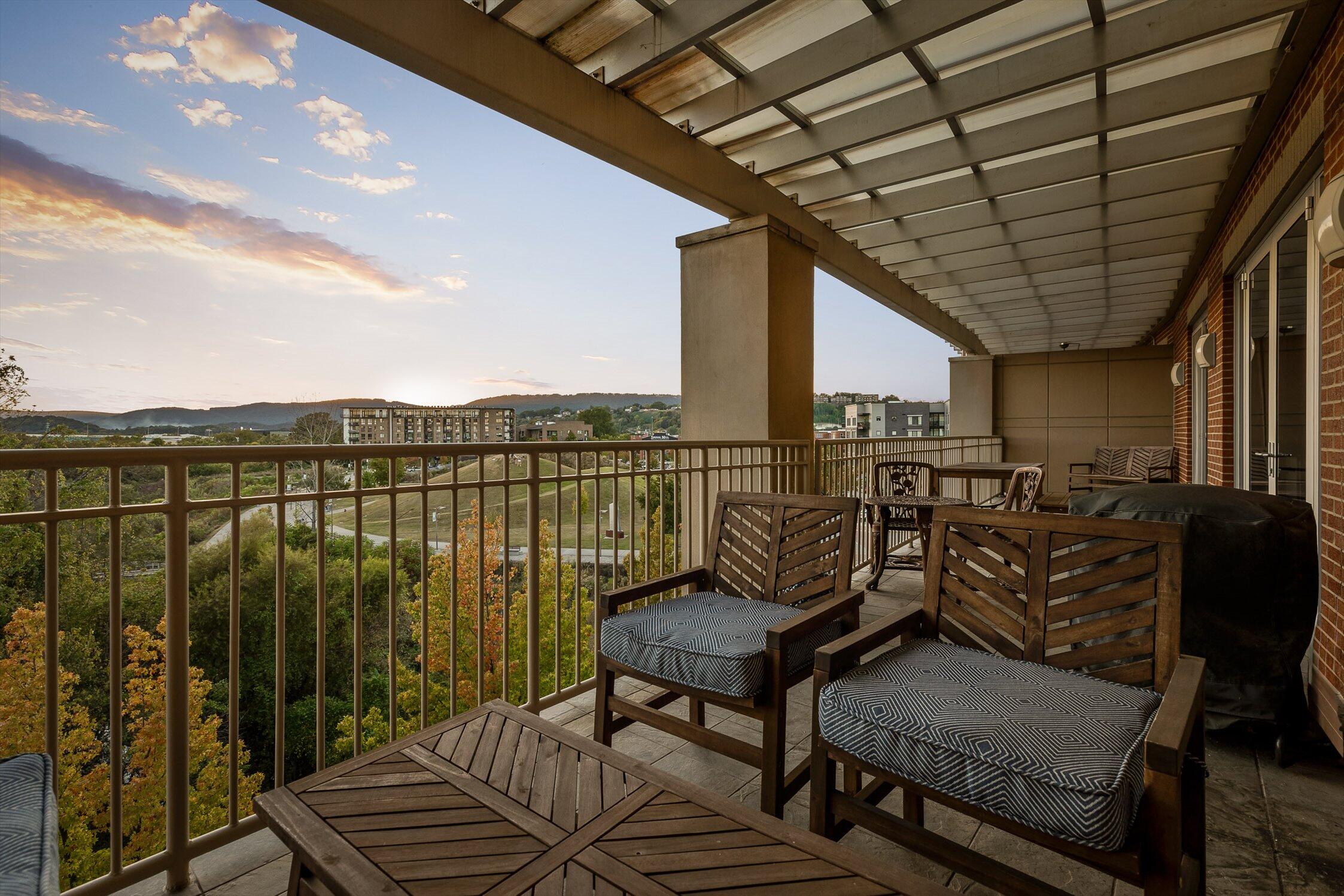 4 Cherokee Boulevard, 409