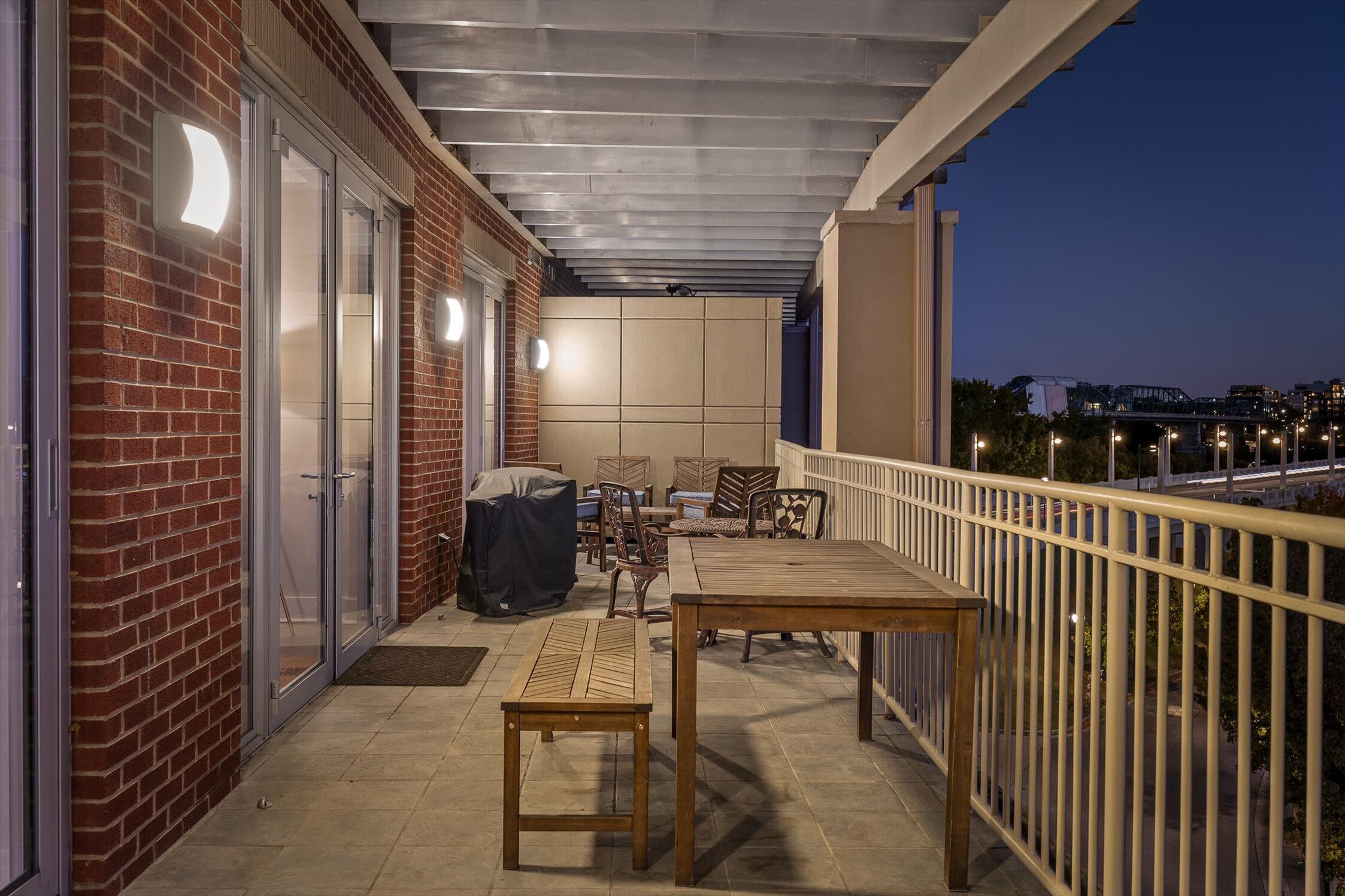 4 Cherokee Boulevard, 409