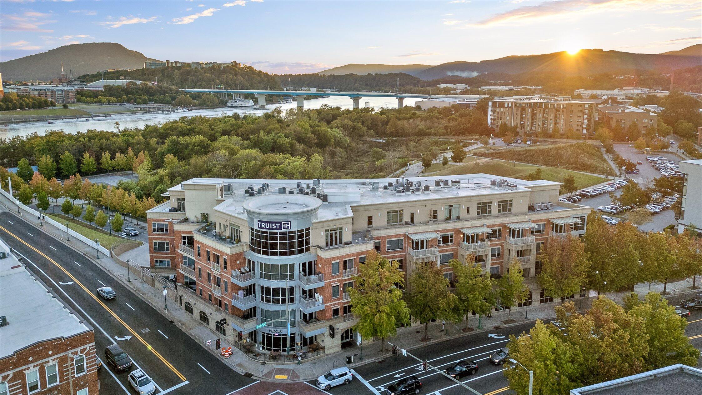 4 Cherokee Boulevard, 409