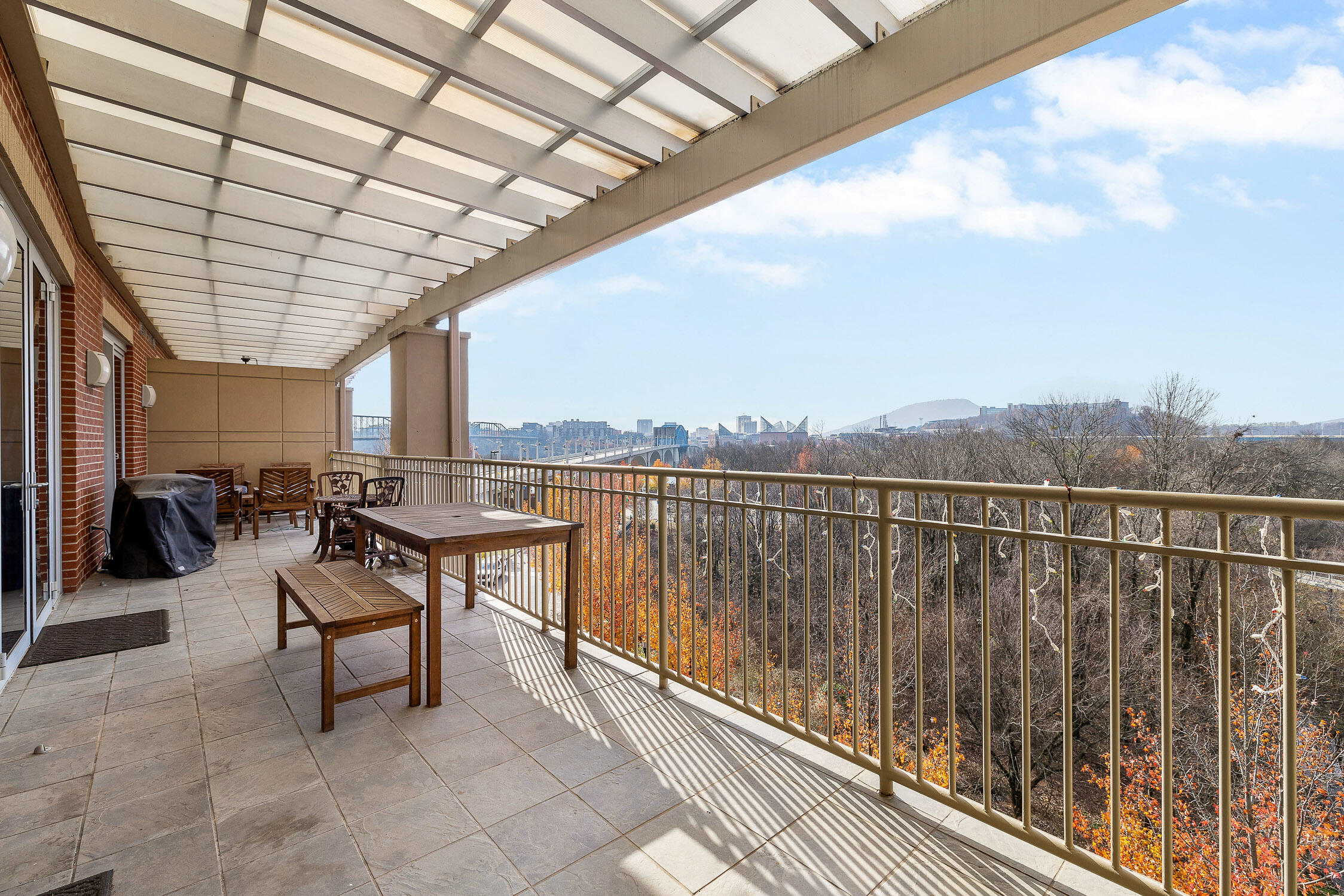 4 Cherokee Boulevard, 409