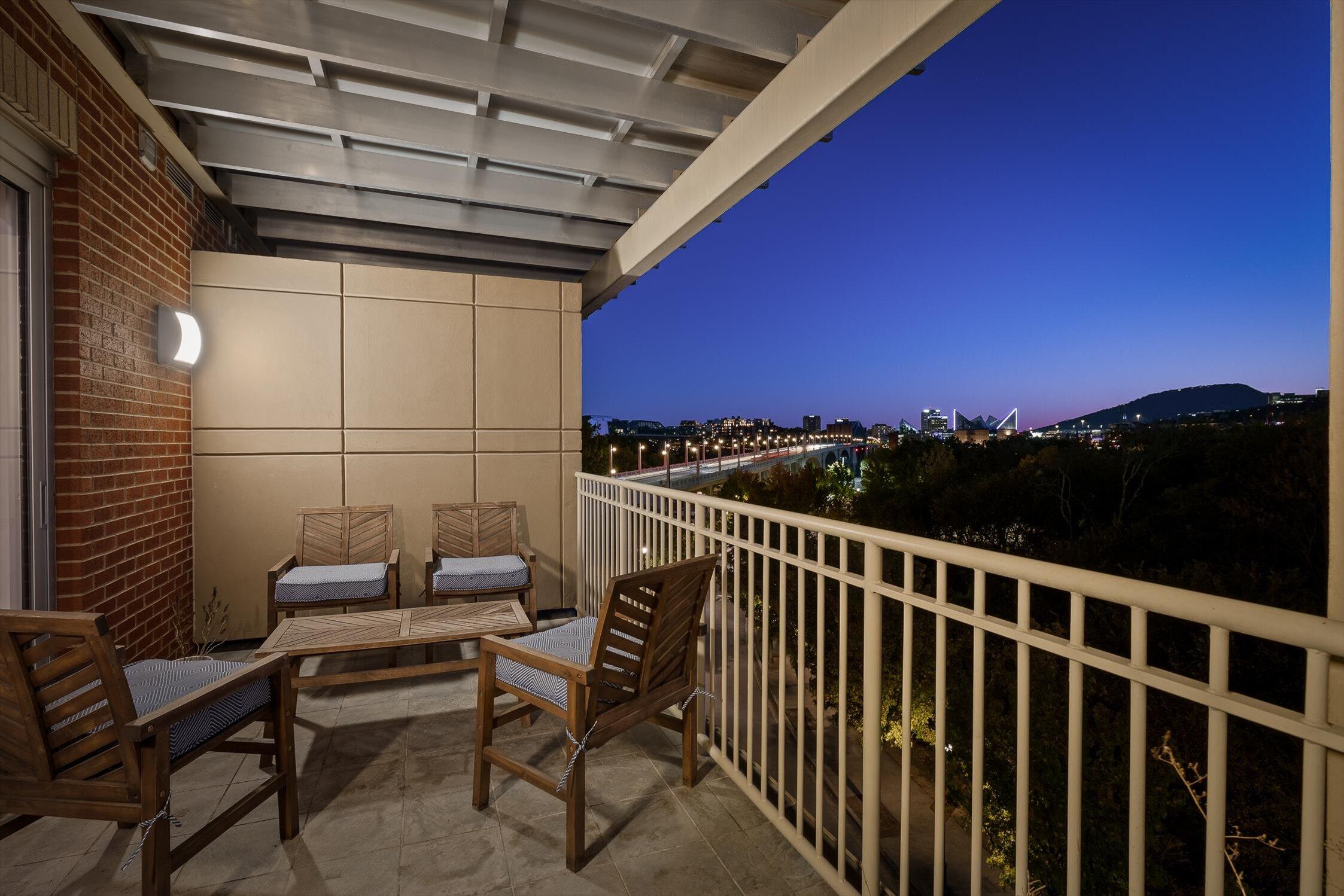 4 Cherokee Boulevard, 409