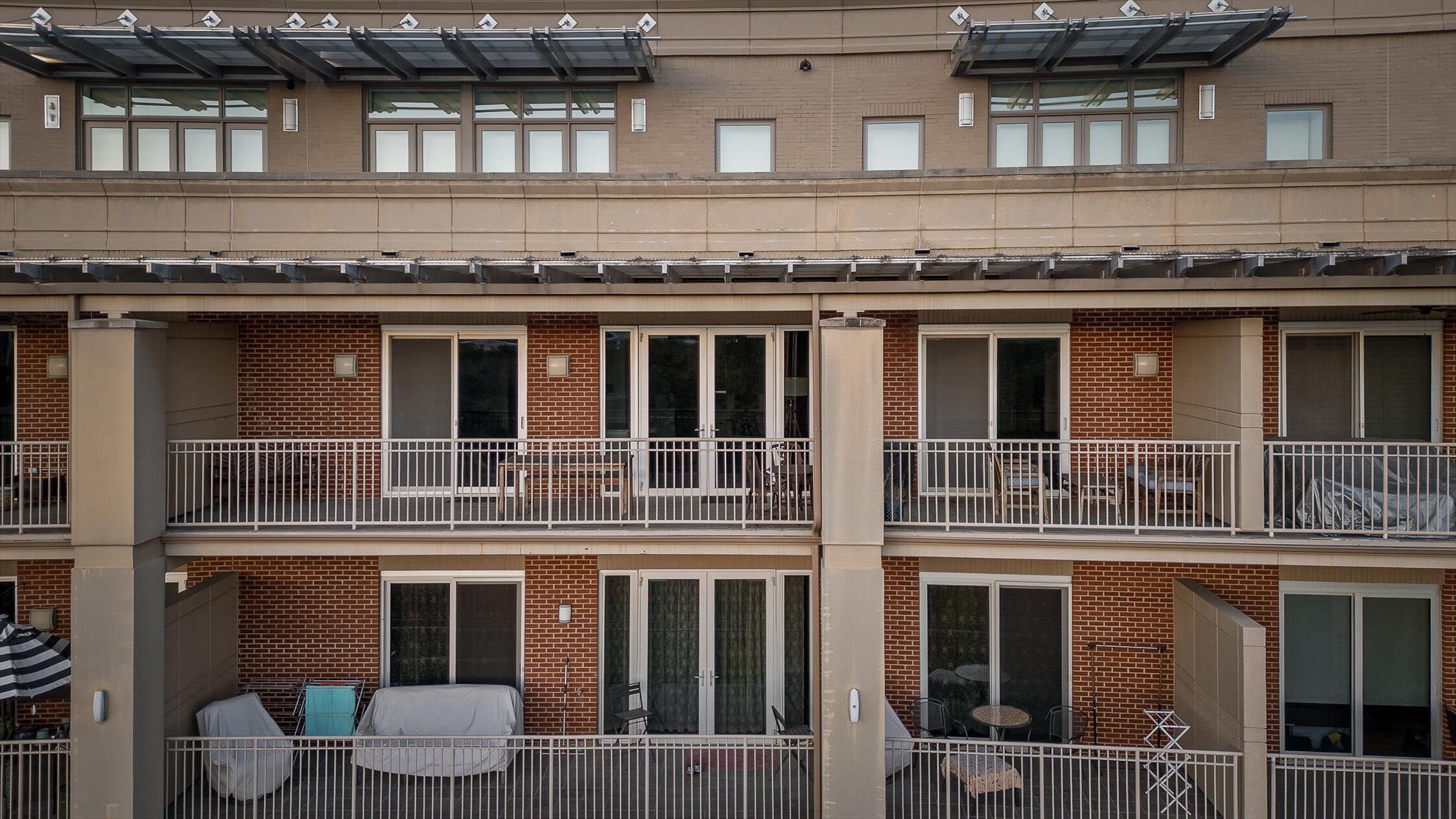 4 Cherokee Boulevard, 409