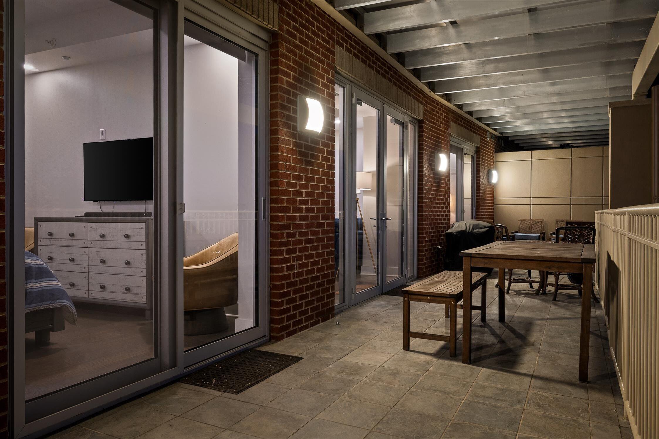 4 Cherokee Boulevard, 409