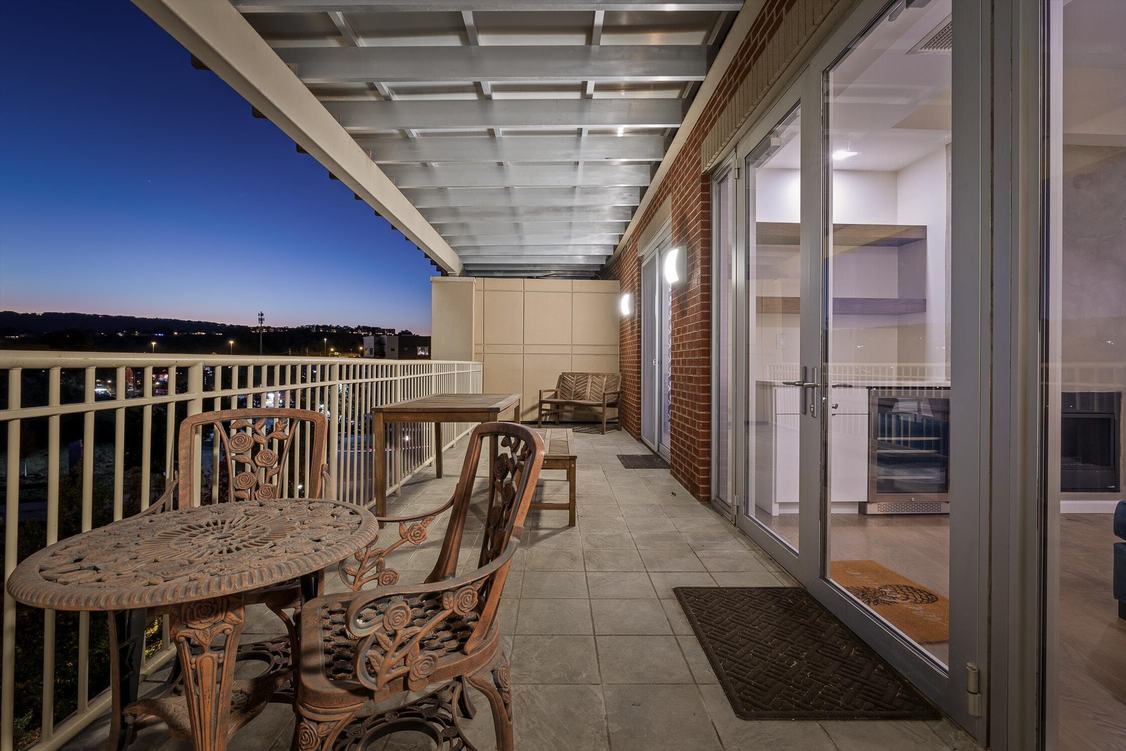 4 Cherokee Boulevard, 409