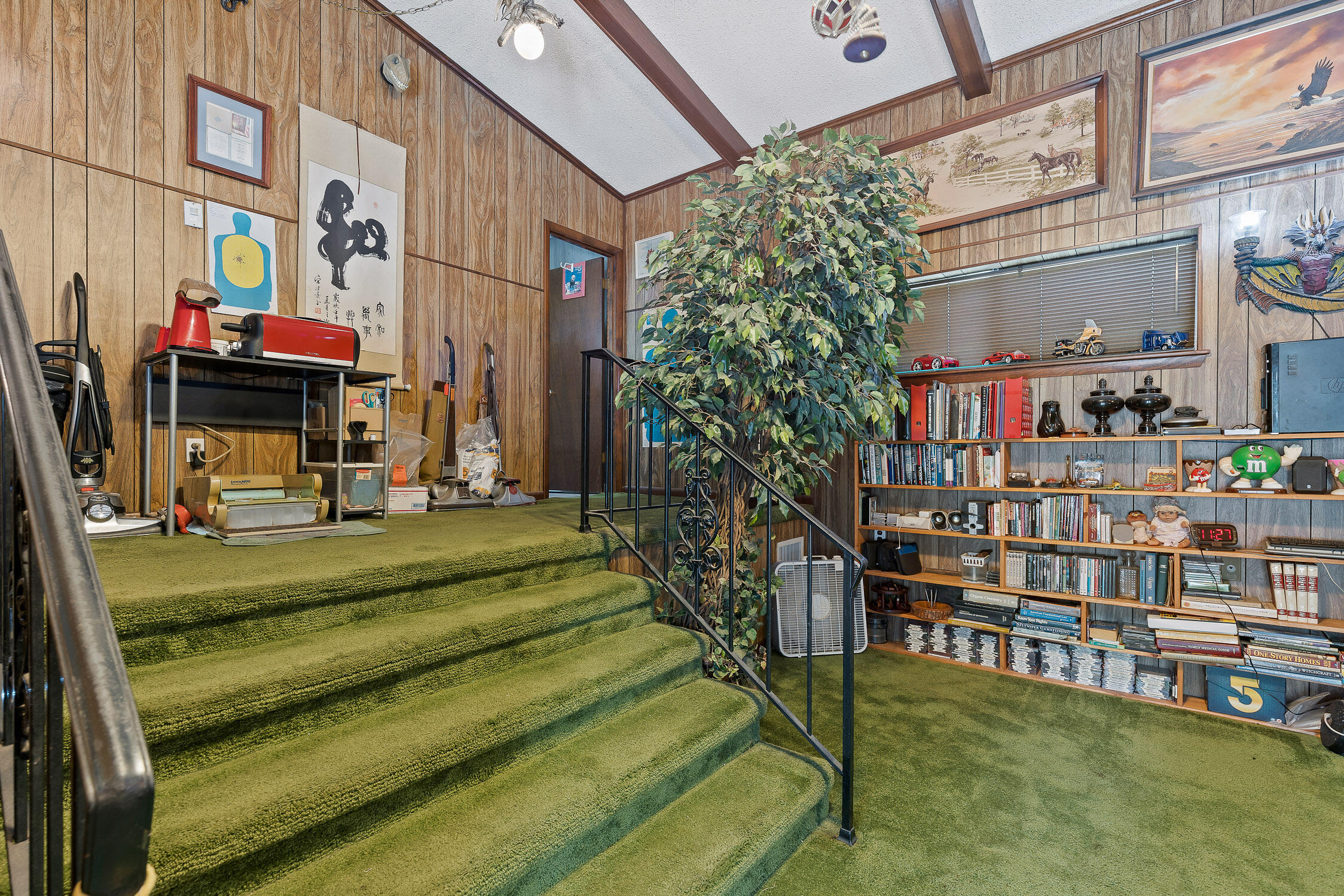 203 S Lovell Avenue
