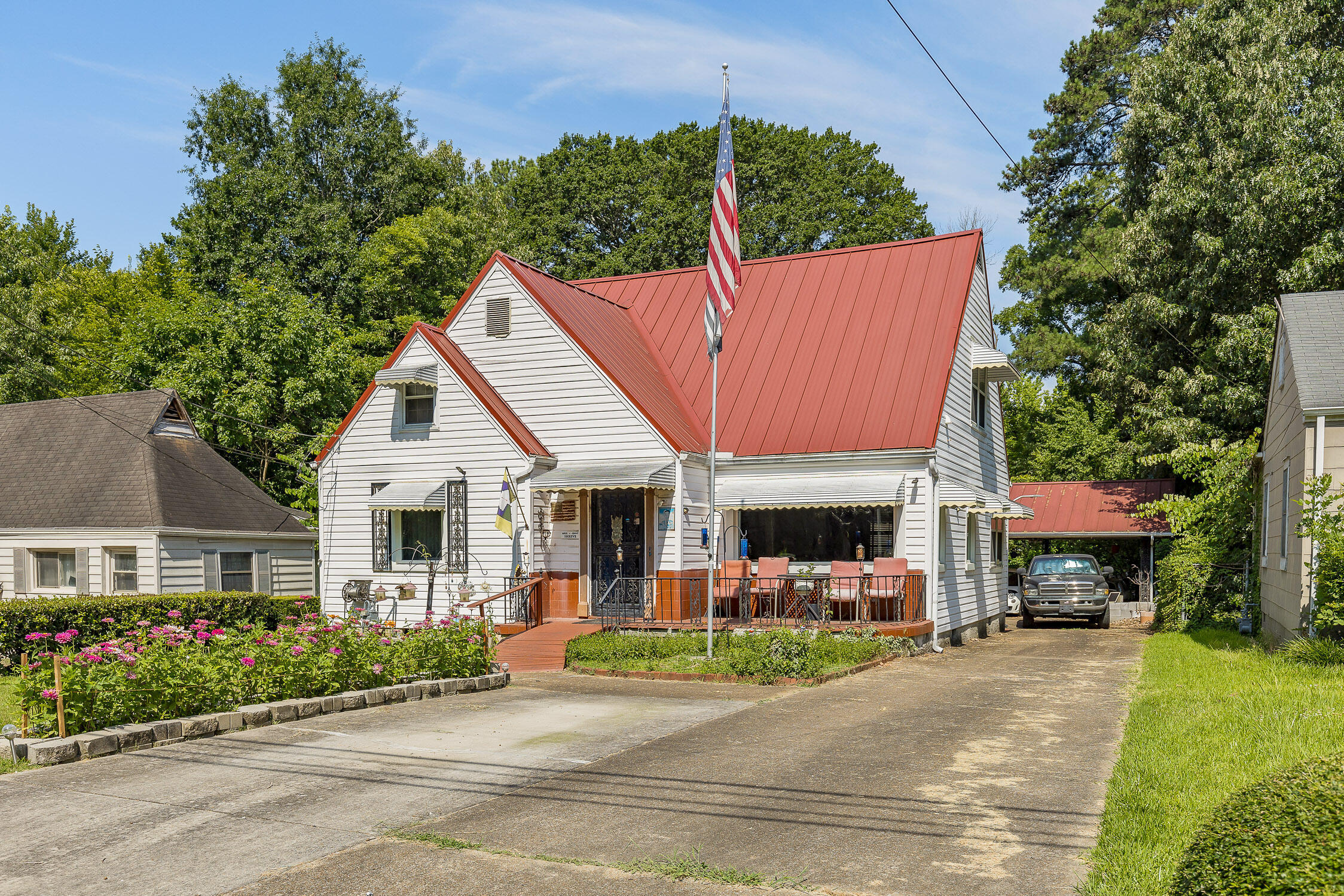 203 S Lovell Avenue