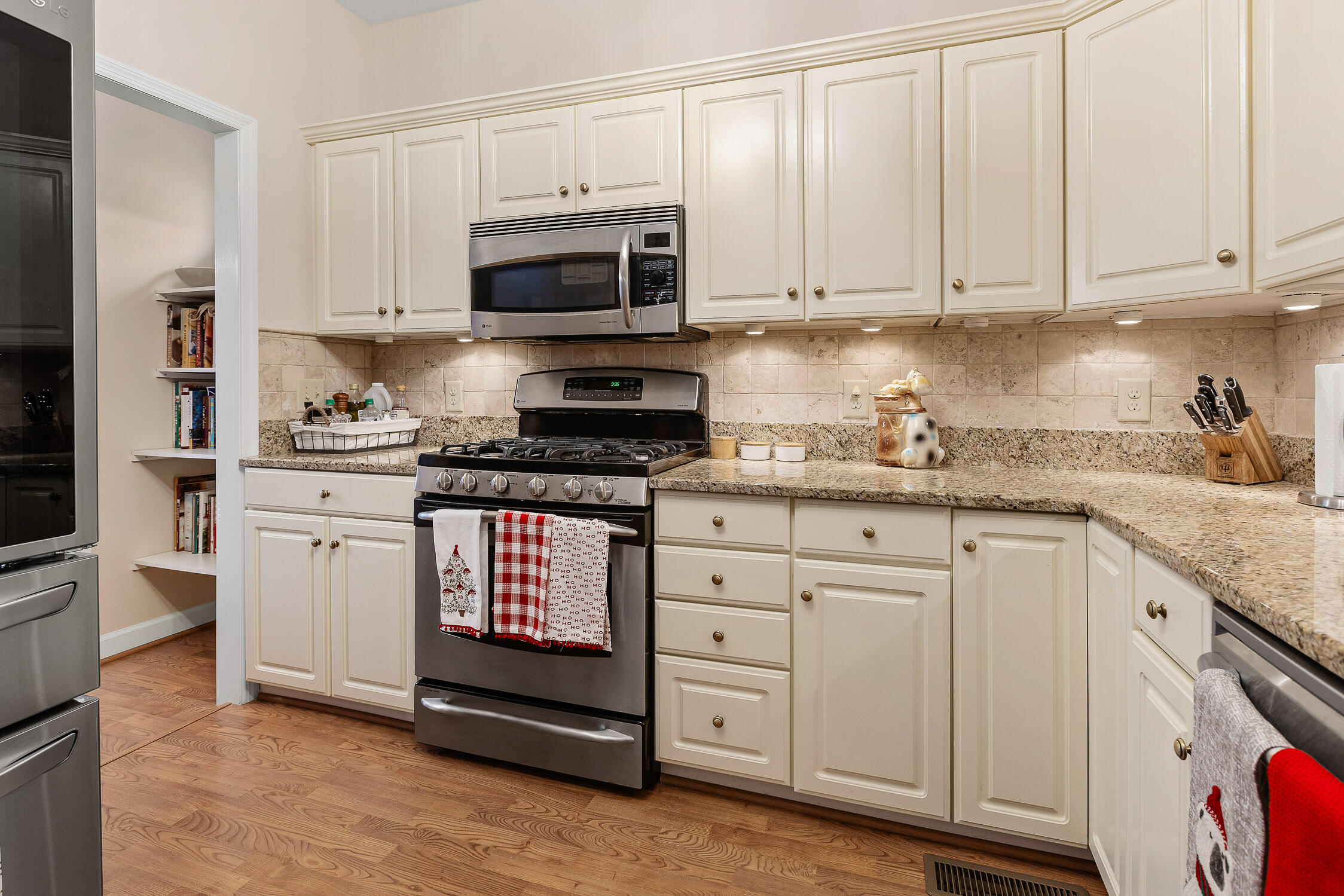 2323 Laurelton Creek Lane