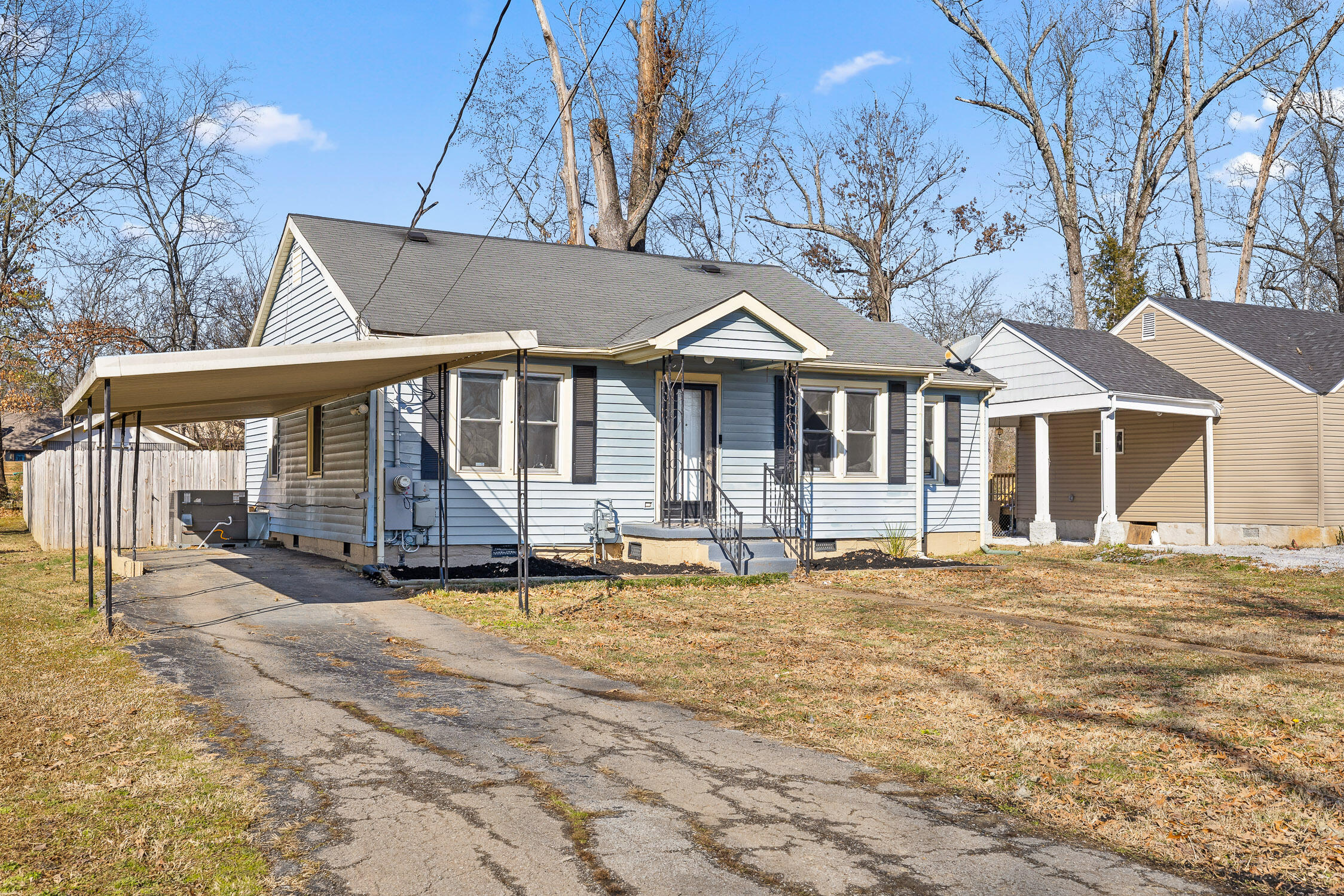 123 N Lovell Avenue
