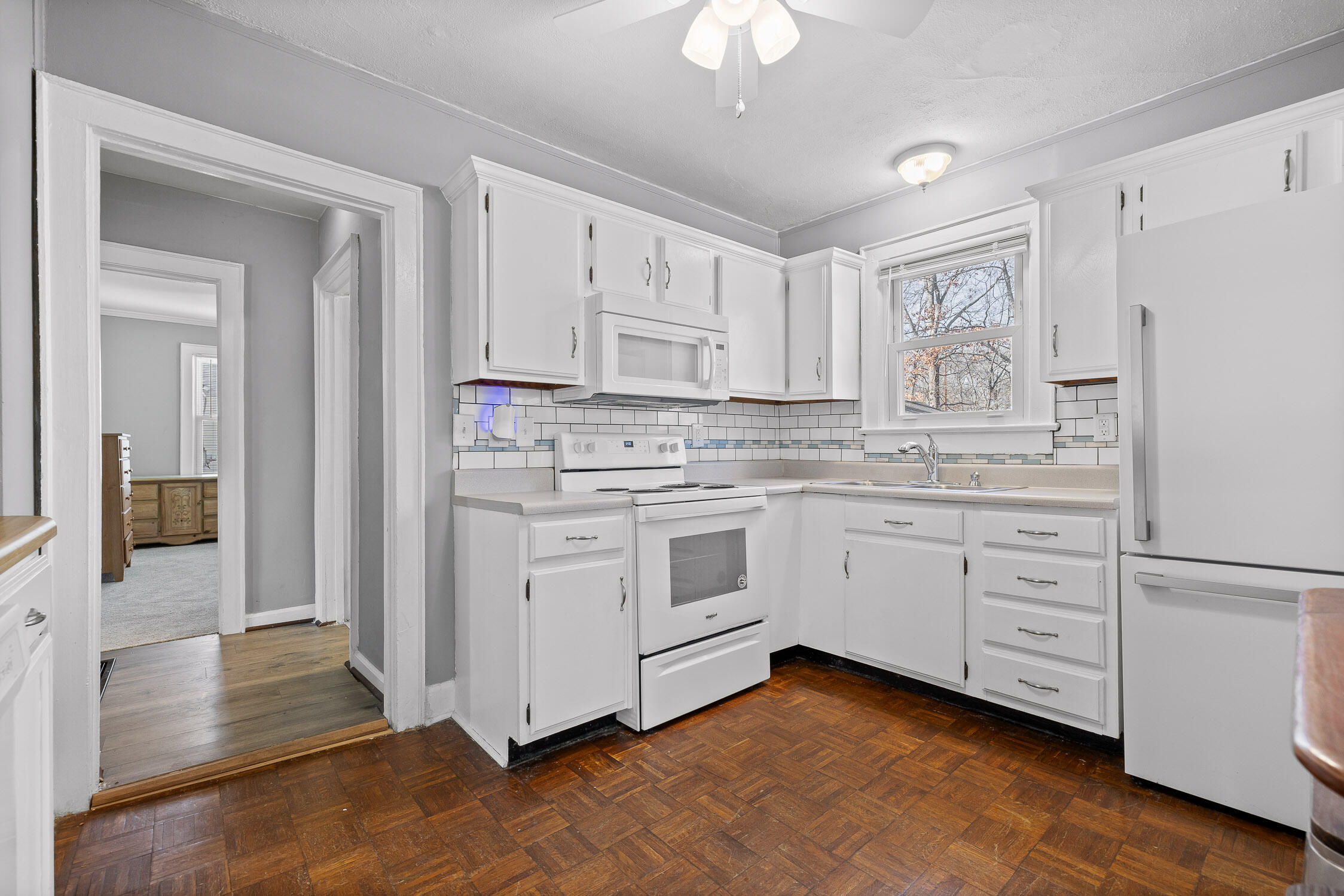 123 N Lovell Avenue