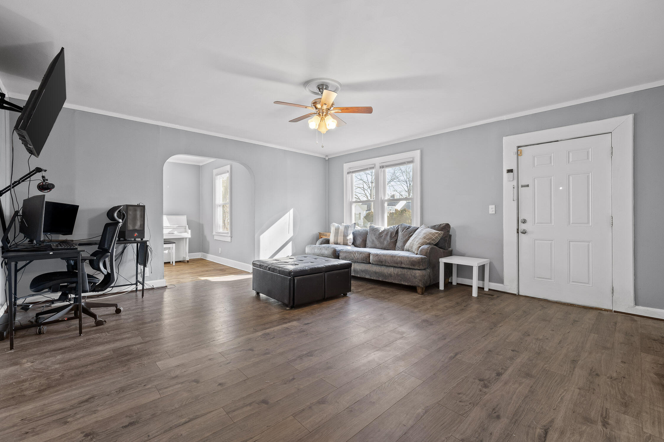 123 N Lovell Avenue