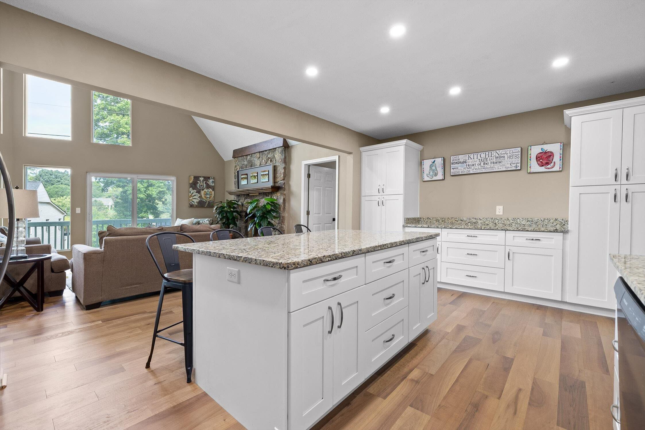 4913 Shoreline Drive