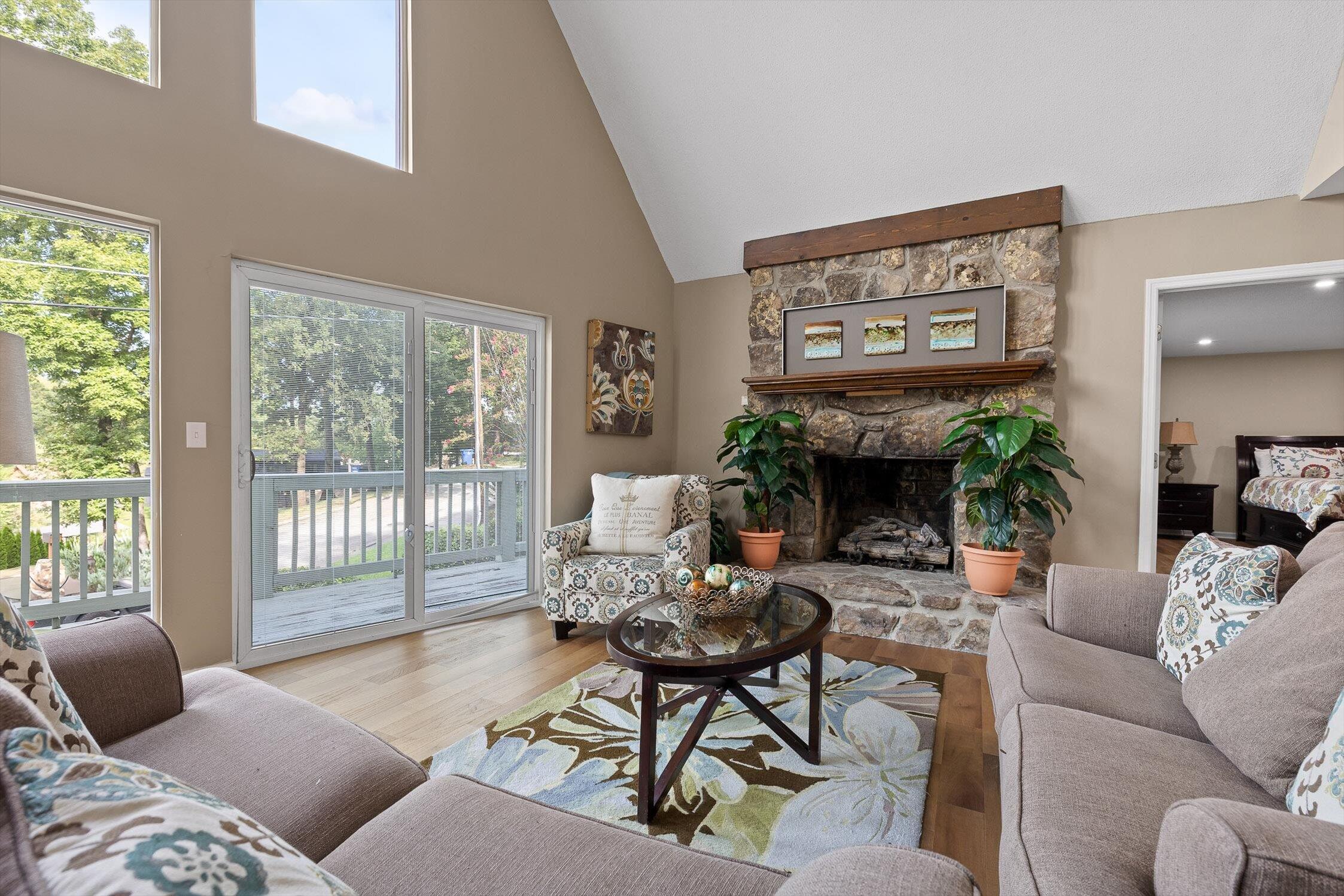 4913 Shoreline Drive