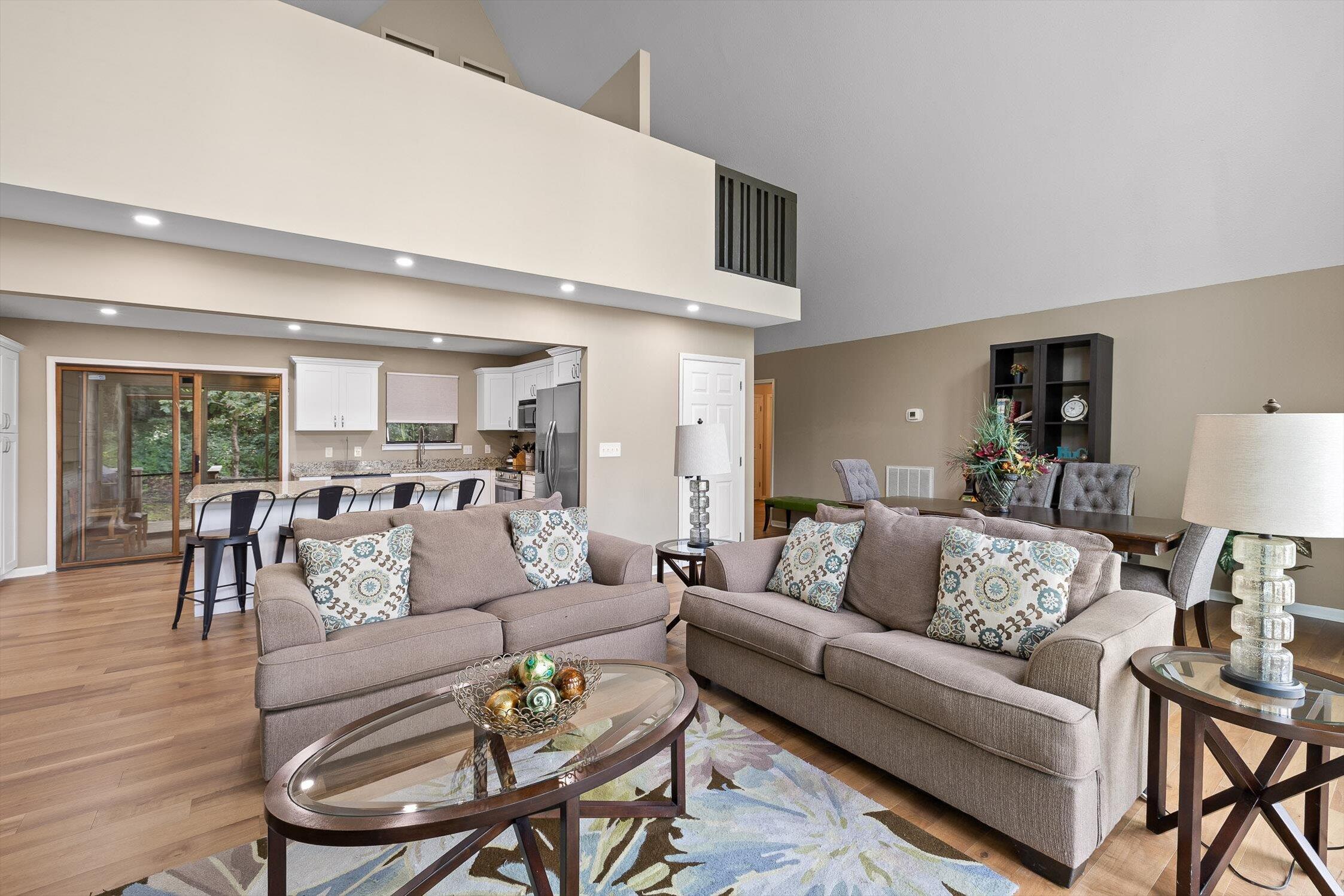 4913 Shoreline Drive