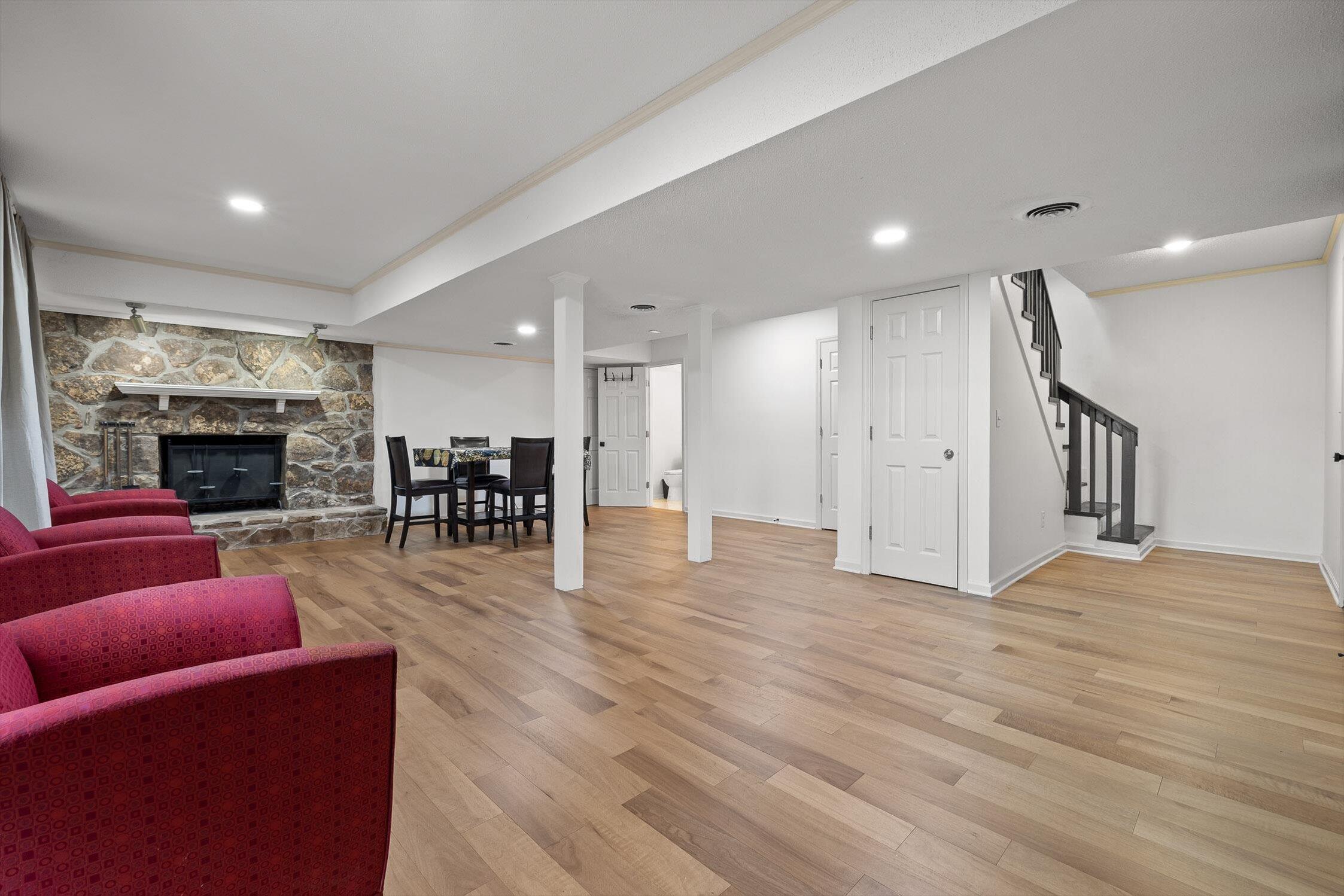 4913 Shoreline Drive