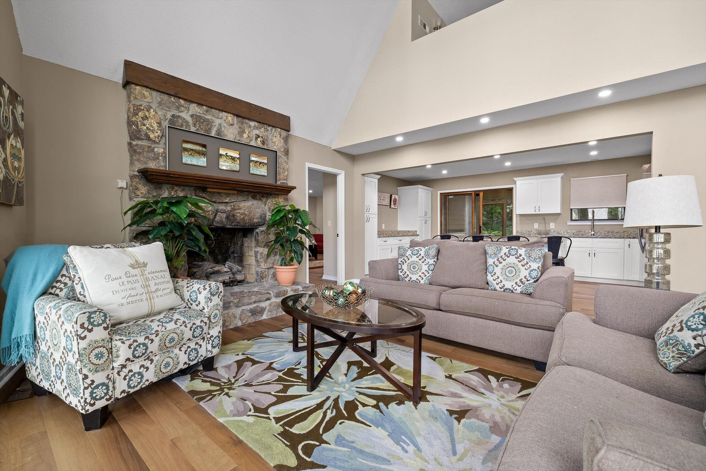 4913 Shoreline Drive