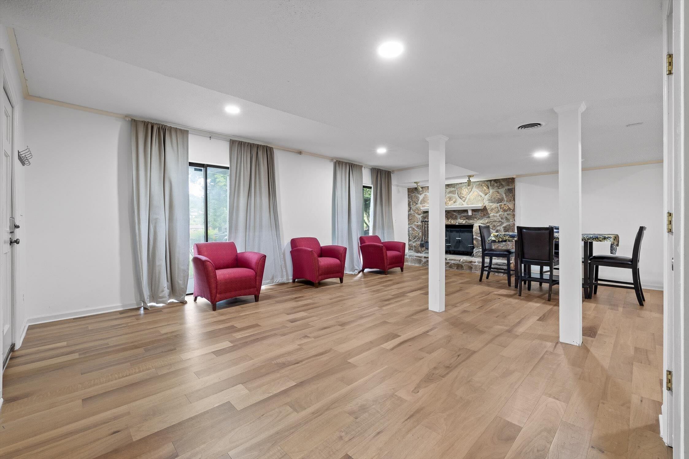 4913 Shoreline Drive