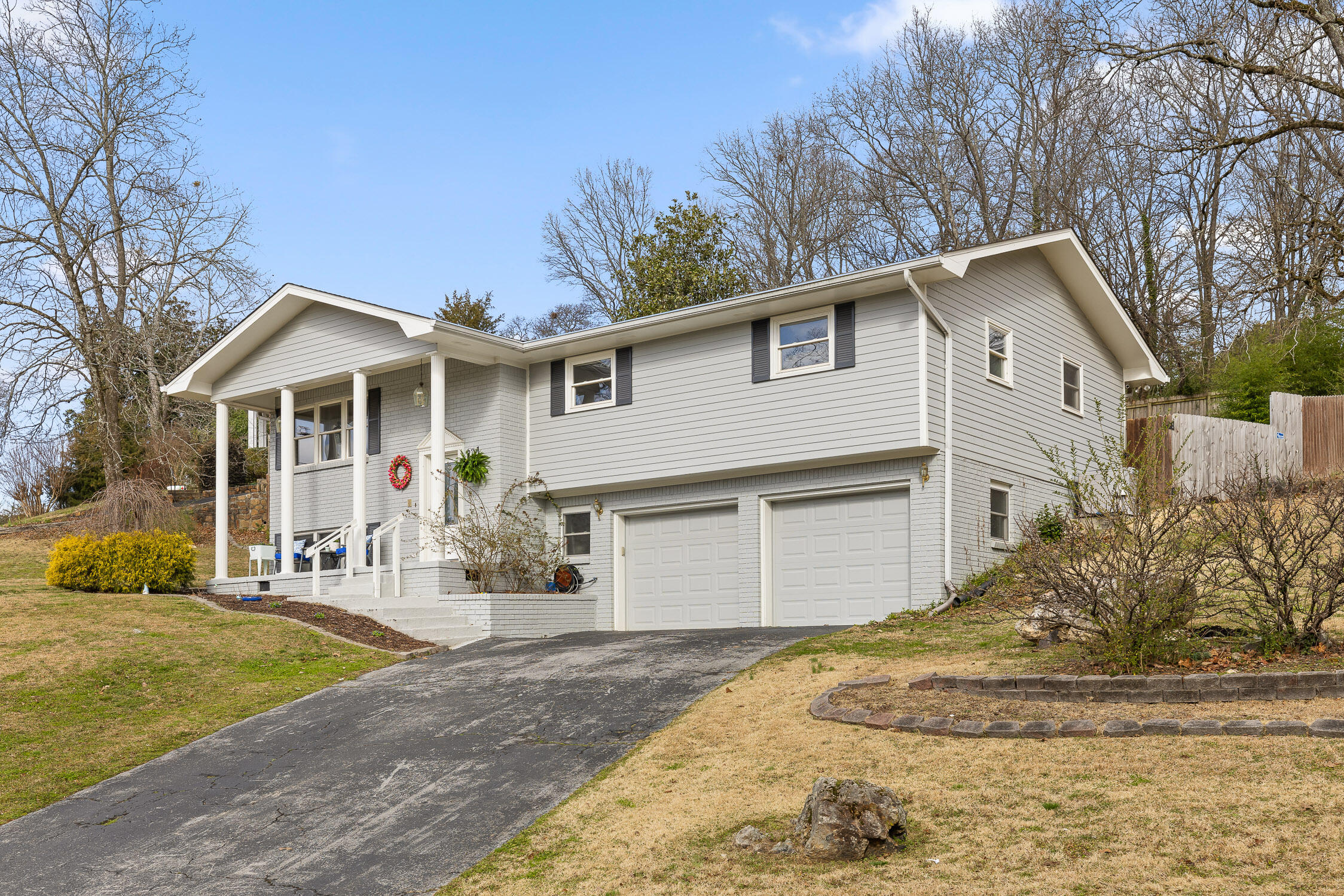525 Oak Crest Lane