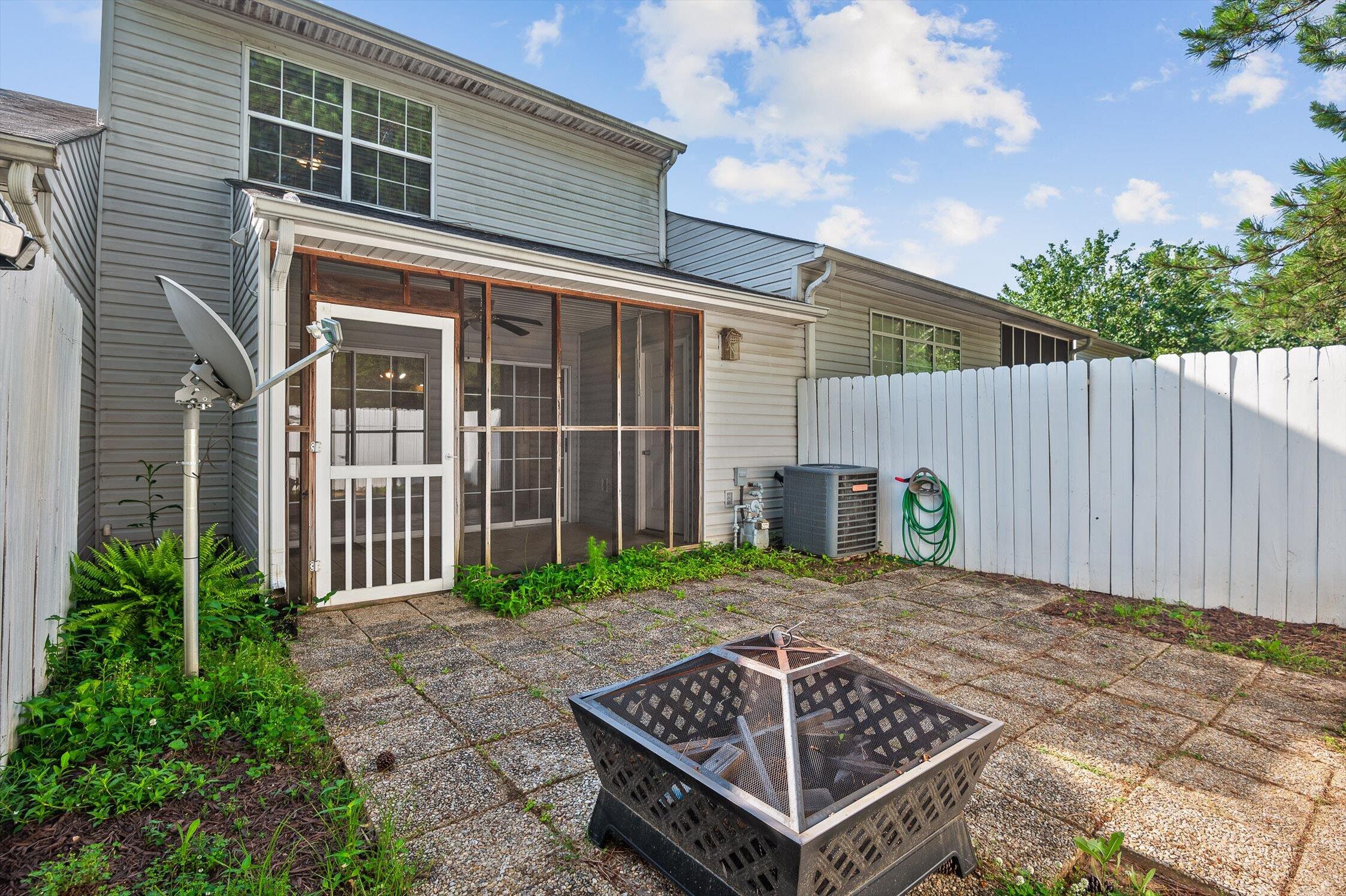 6585 Hickory Trace Circle