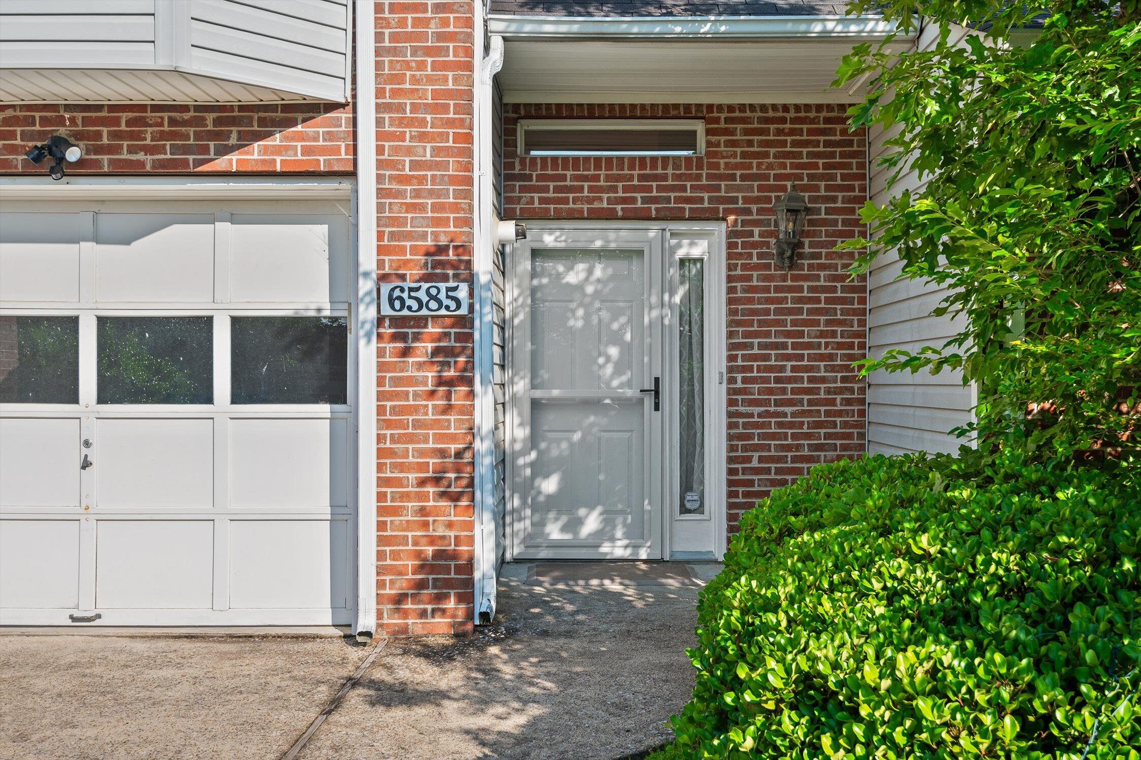 6585 Hickory Trace Circle