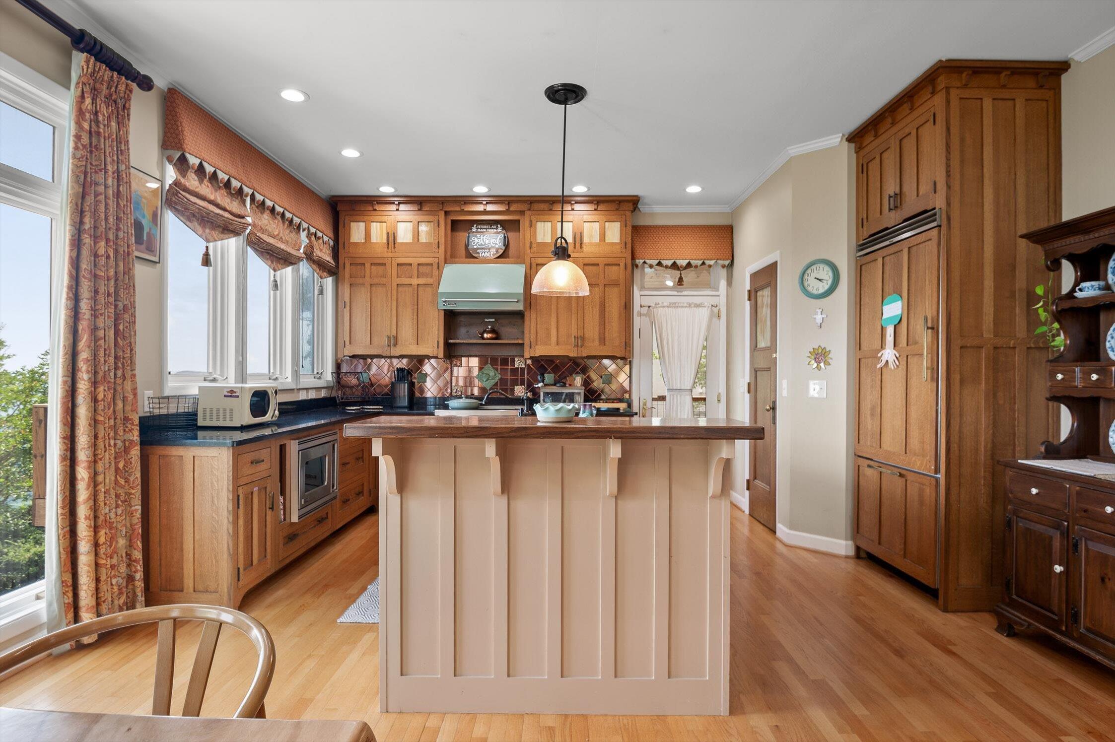 212 N Palisades Drive