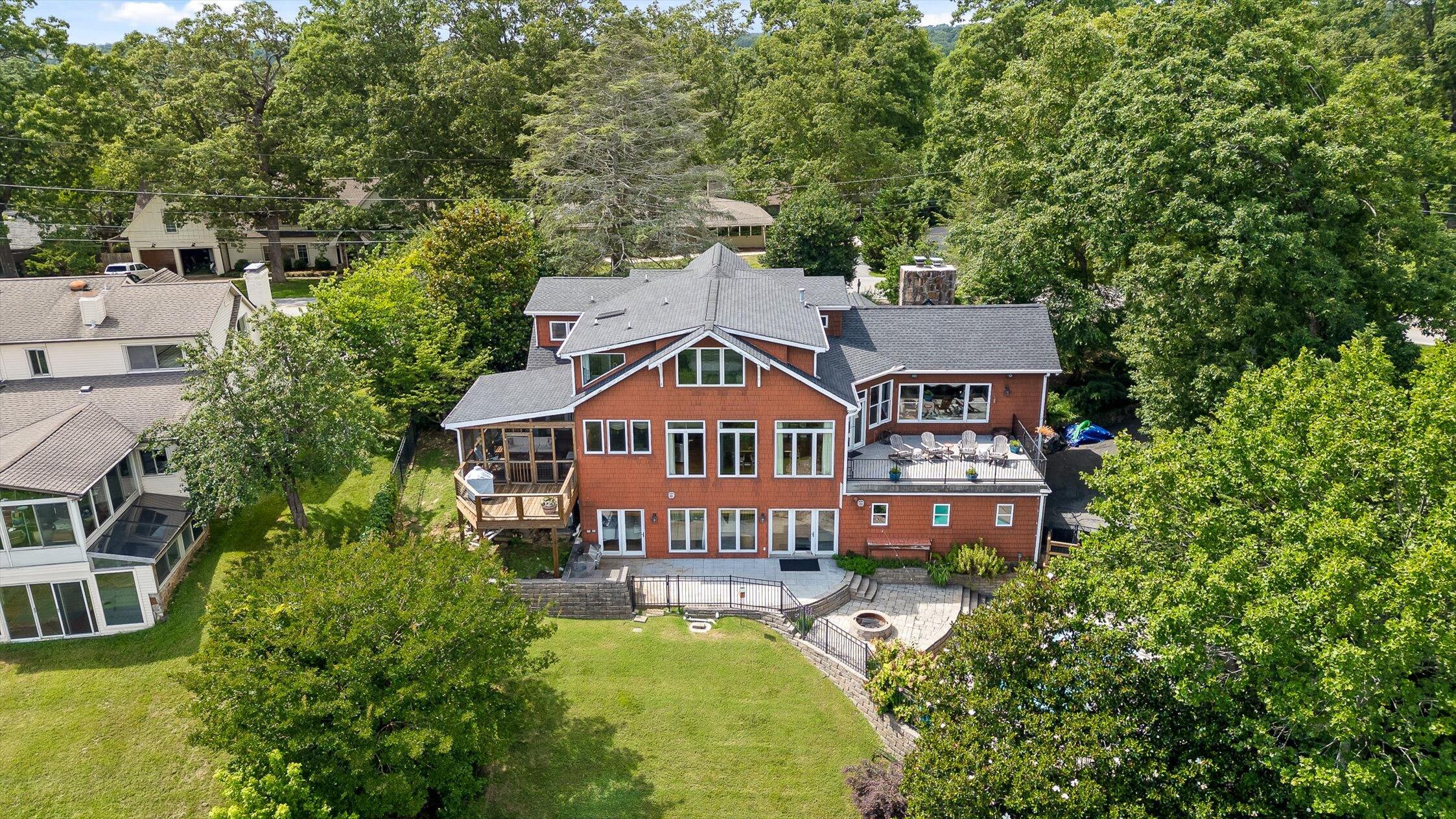 212 N Palisades Drive