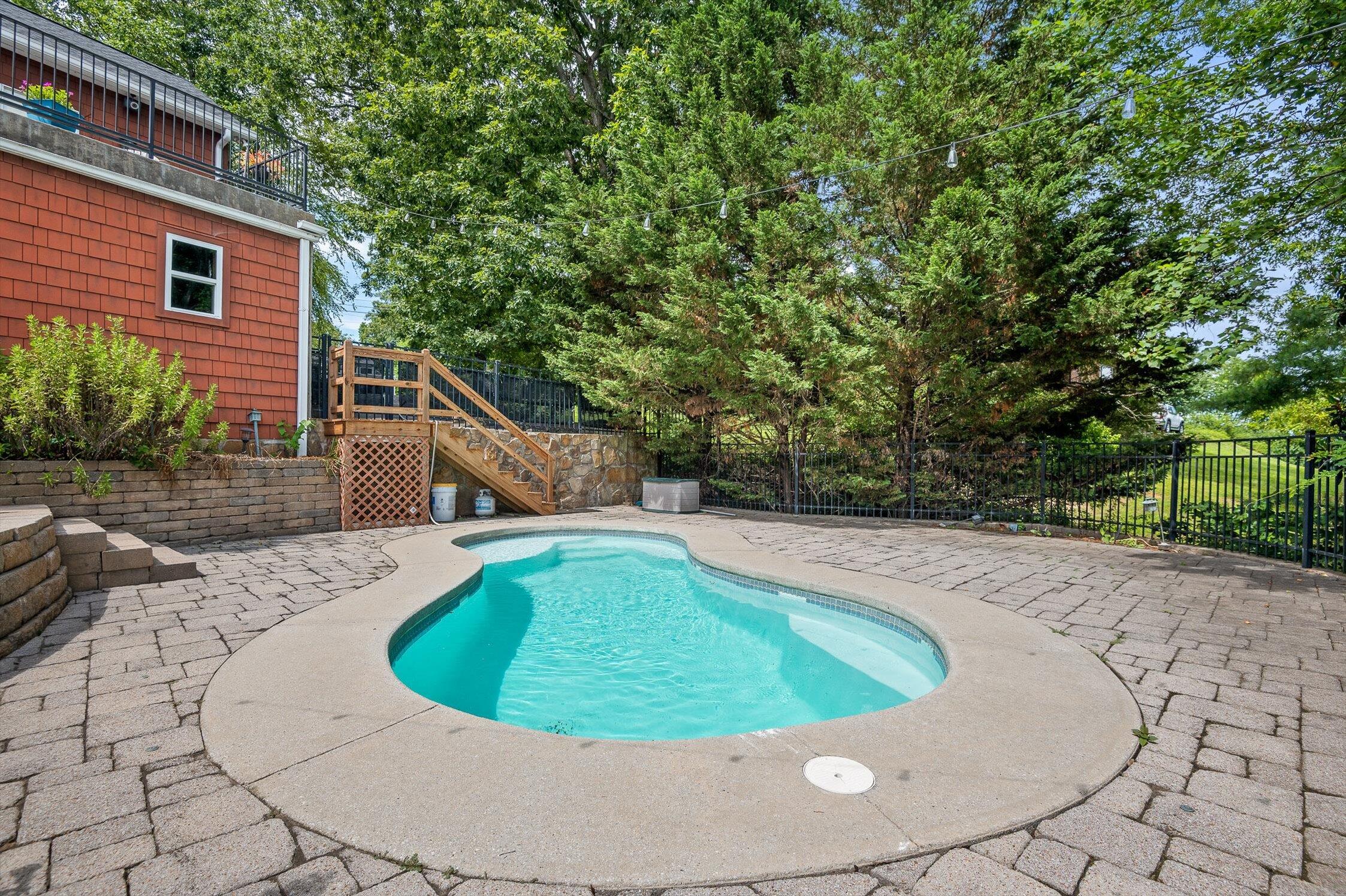 212 N Palisades Drive