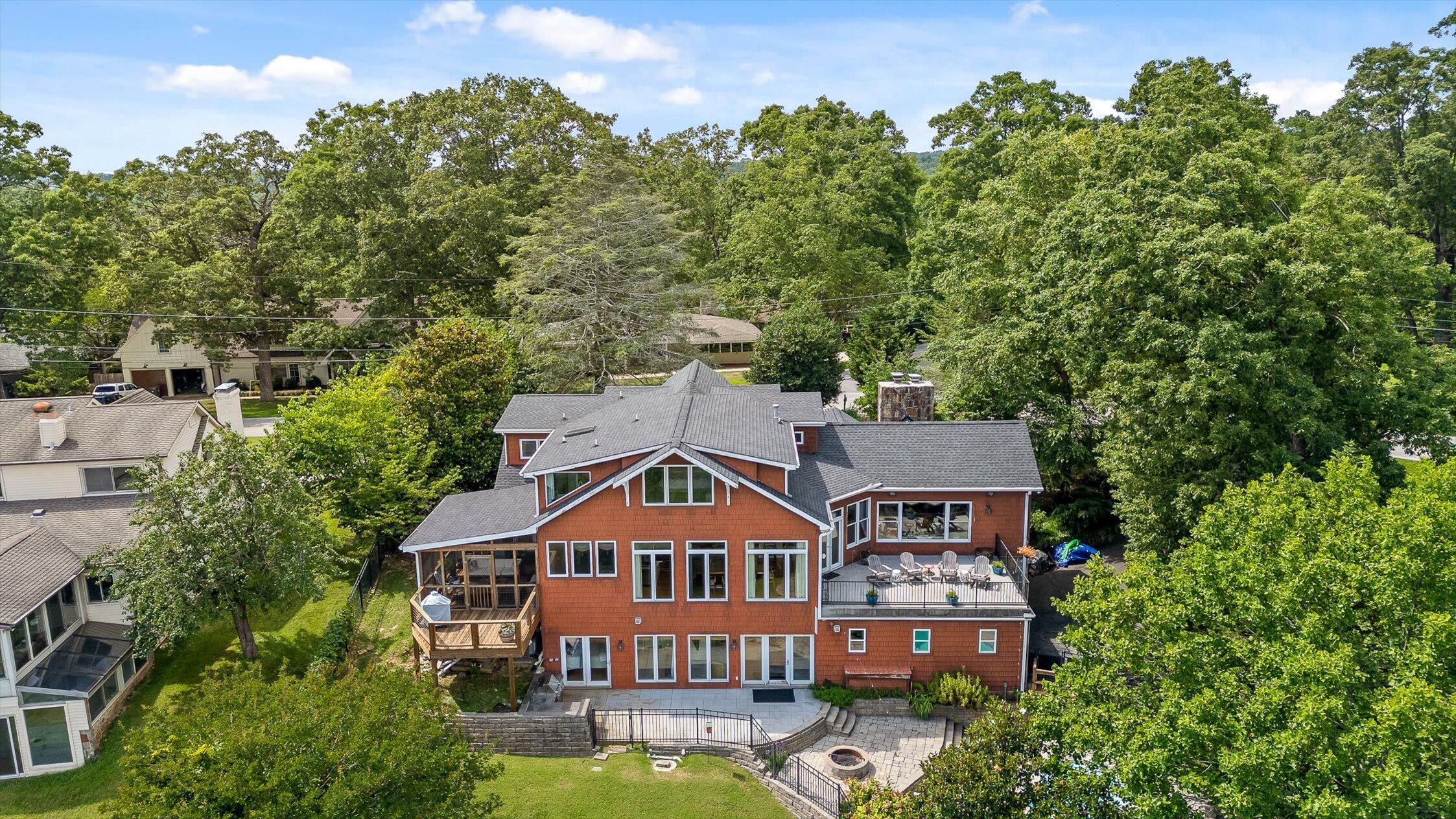 212 N Palisades Drive