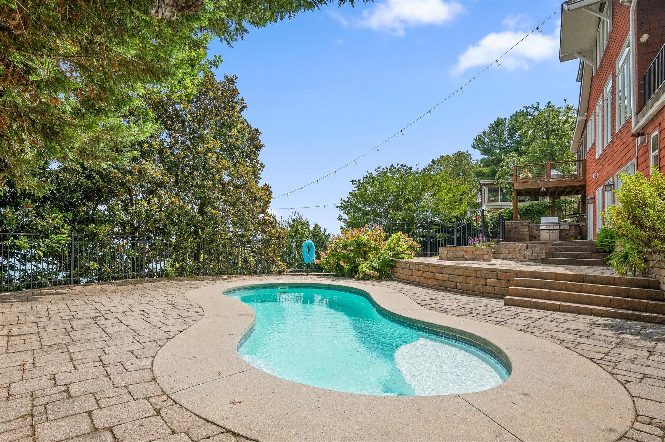 212 N Palisades Drive