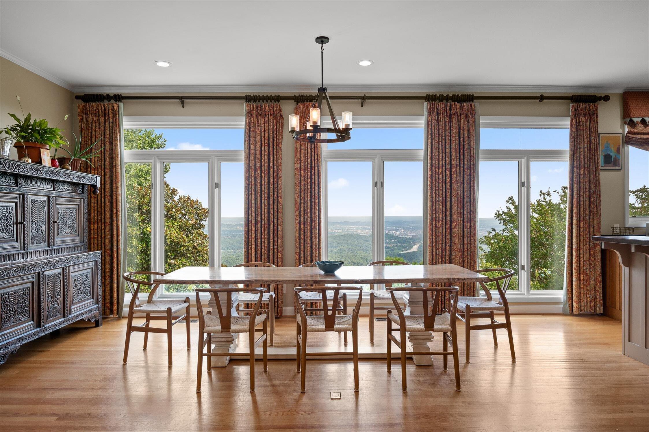 212 N Palisades Drive
