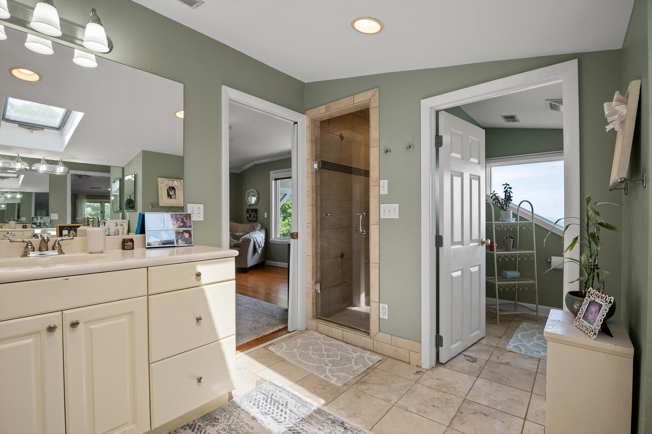 212 N Palisades Drive