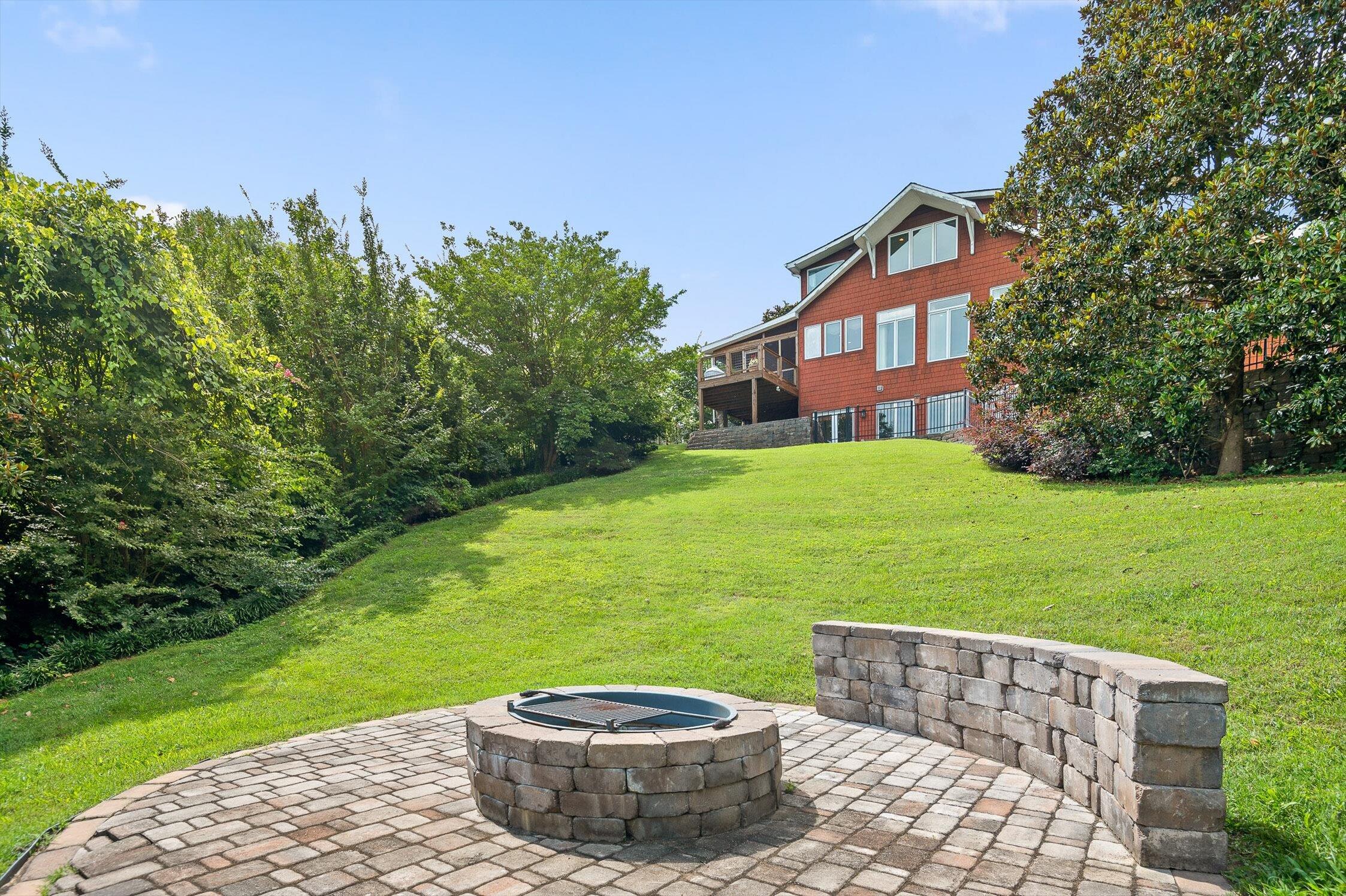 212 N Palisades Drive