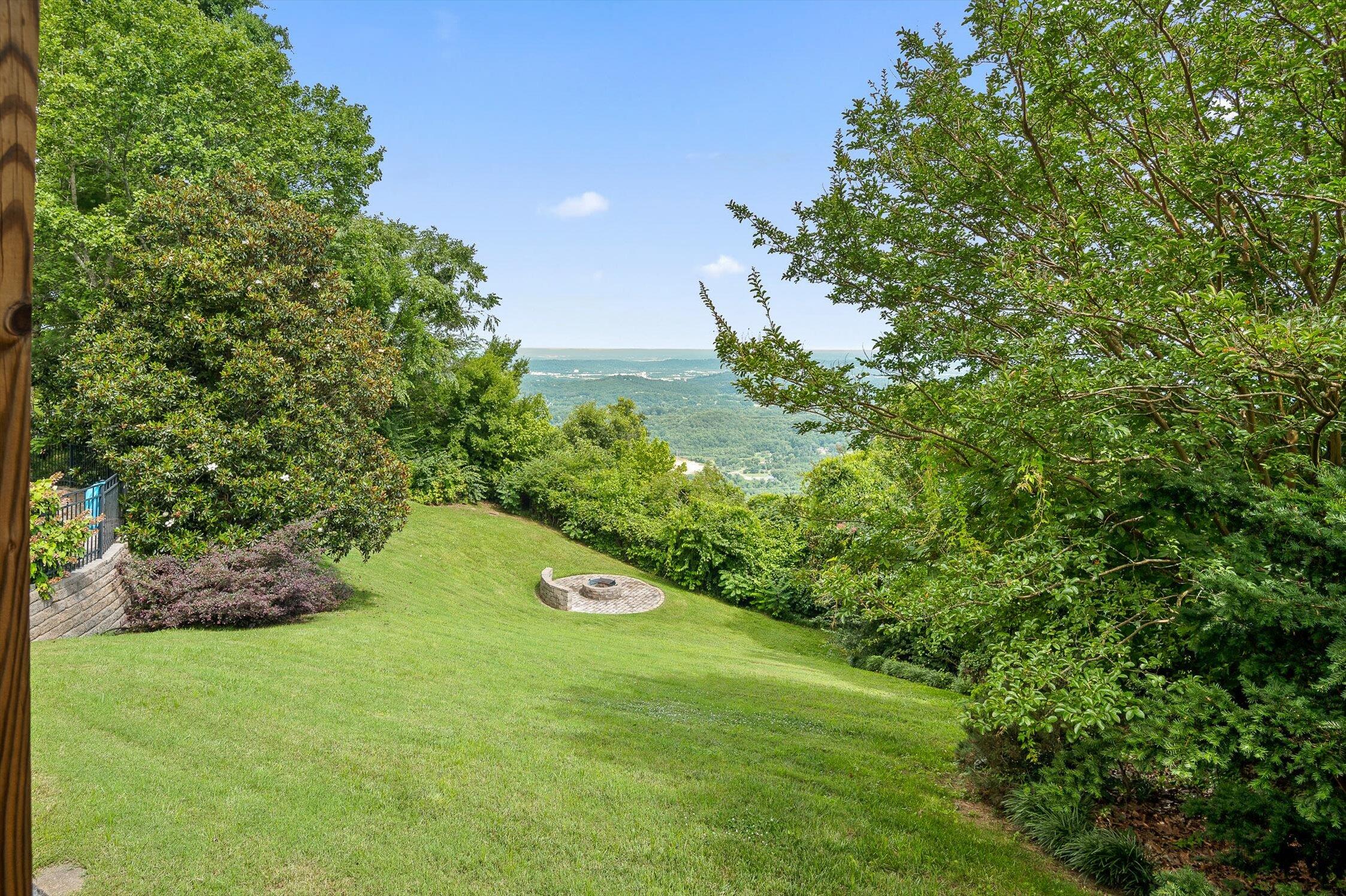 212 N Palisades Drive
