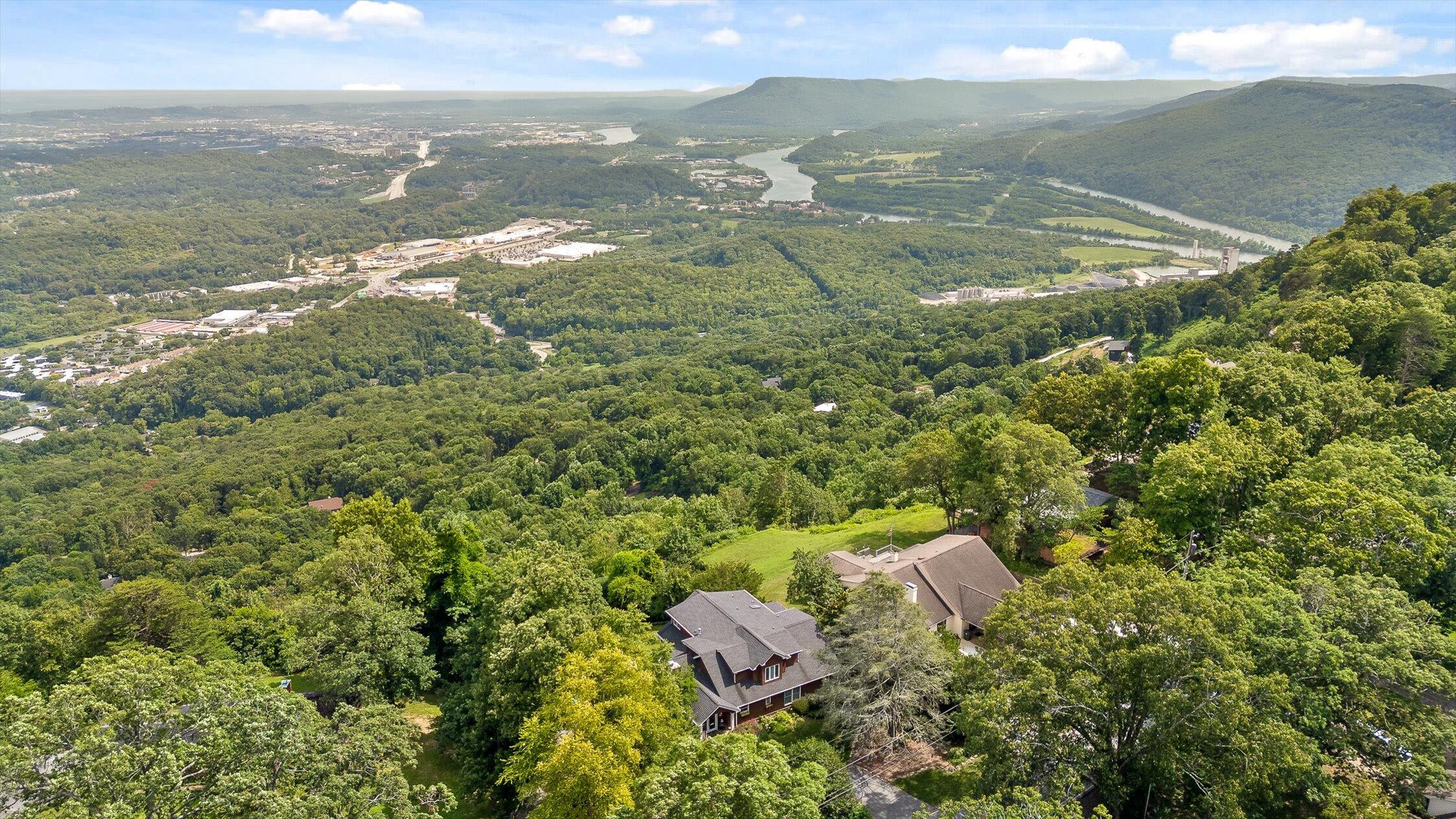 212 N Palisades Drive