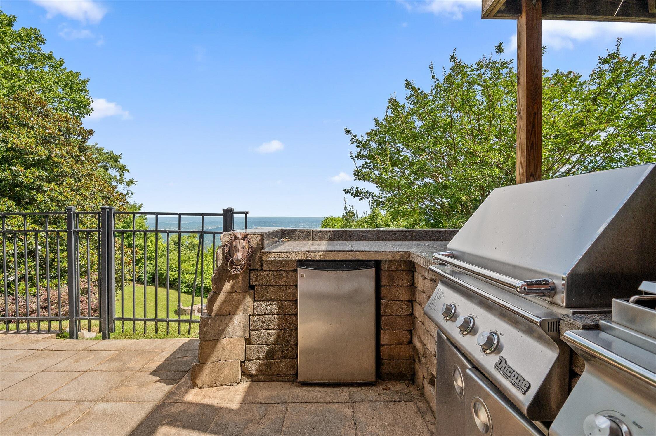 212 N Palisades Drive