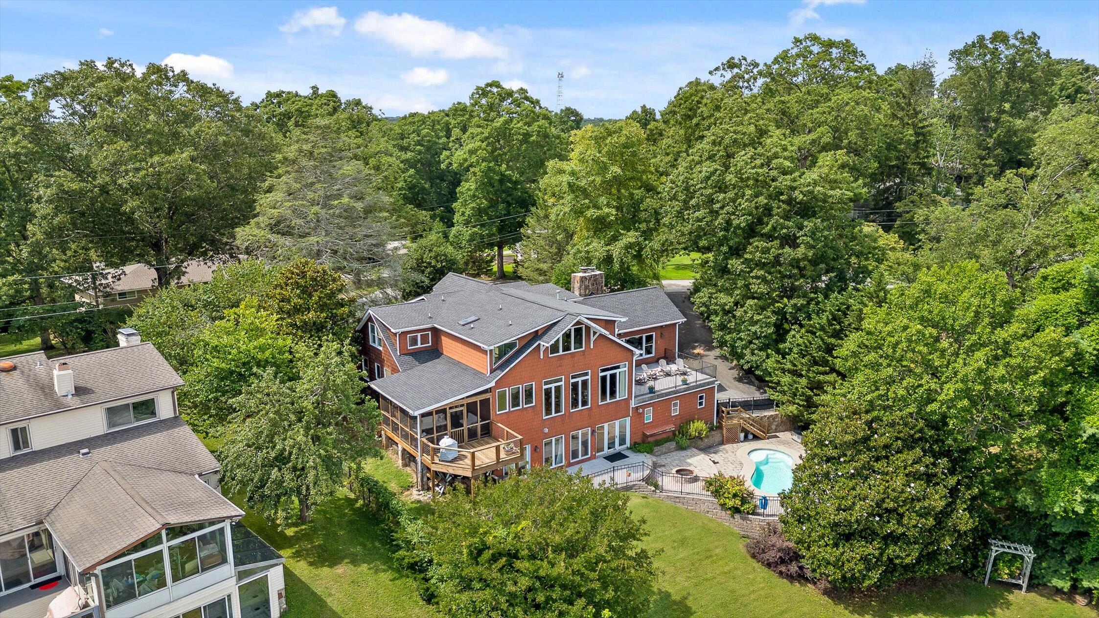 212 N Palisades Drive
