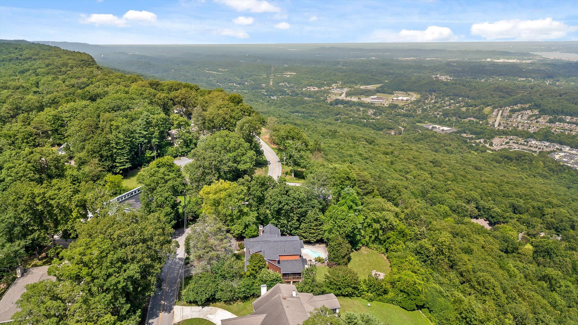 212 N Palisades Drive