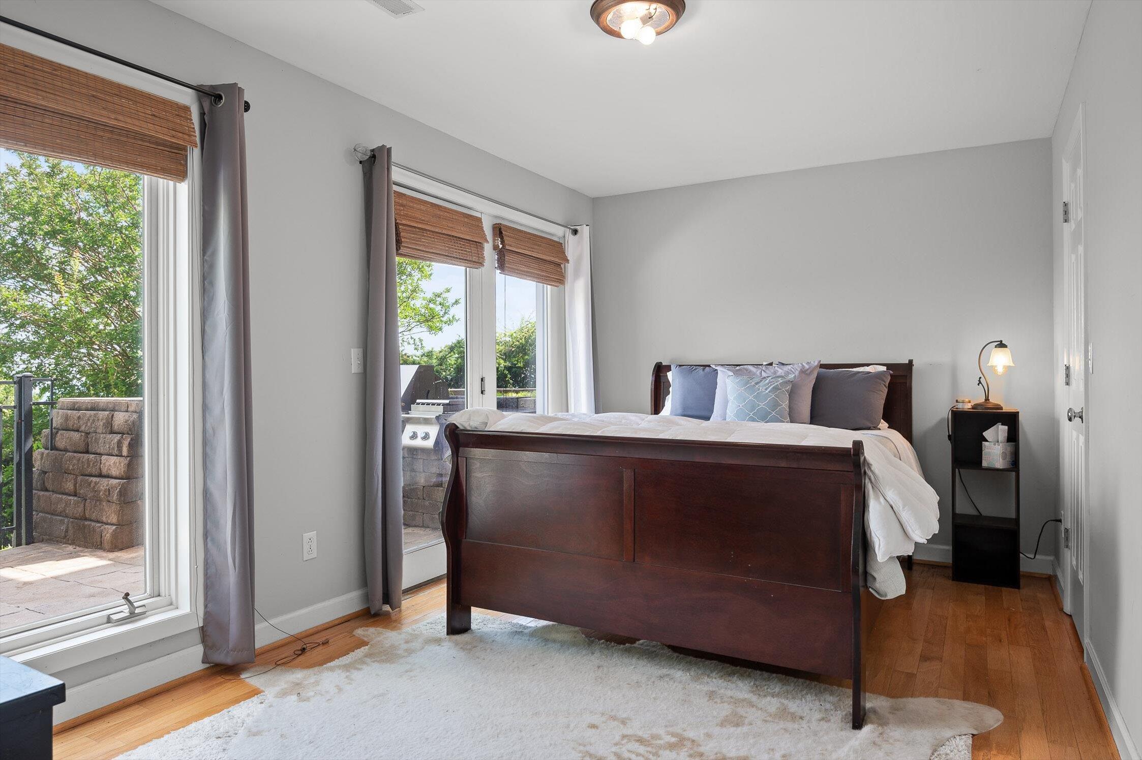 212 N Palisades Drive