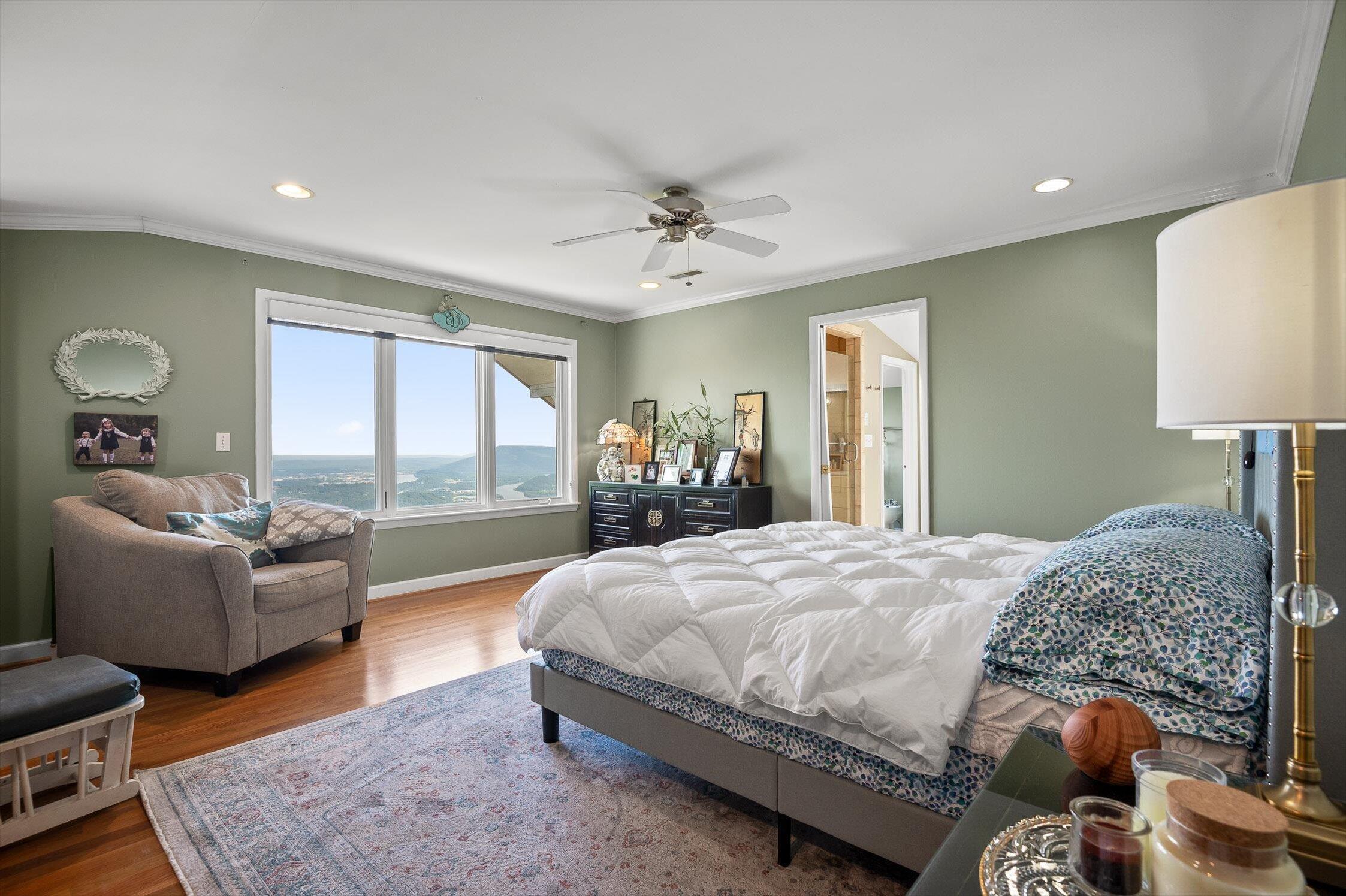 212 N Palisades Drive