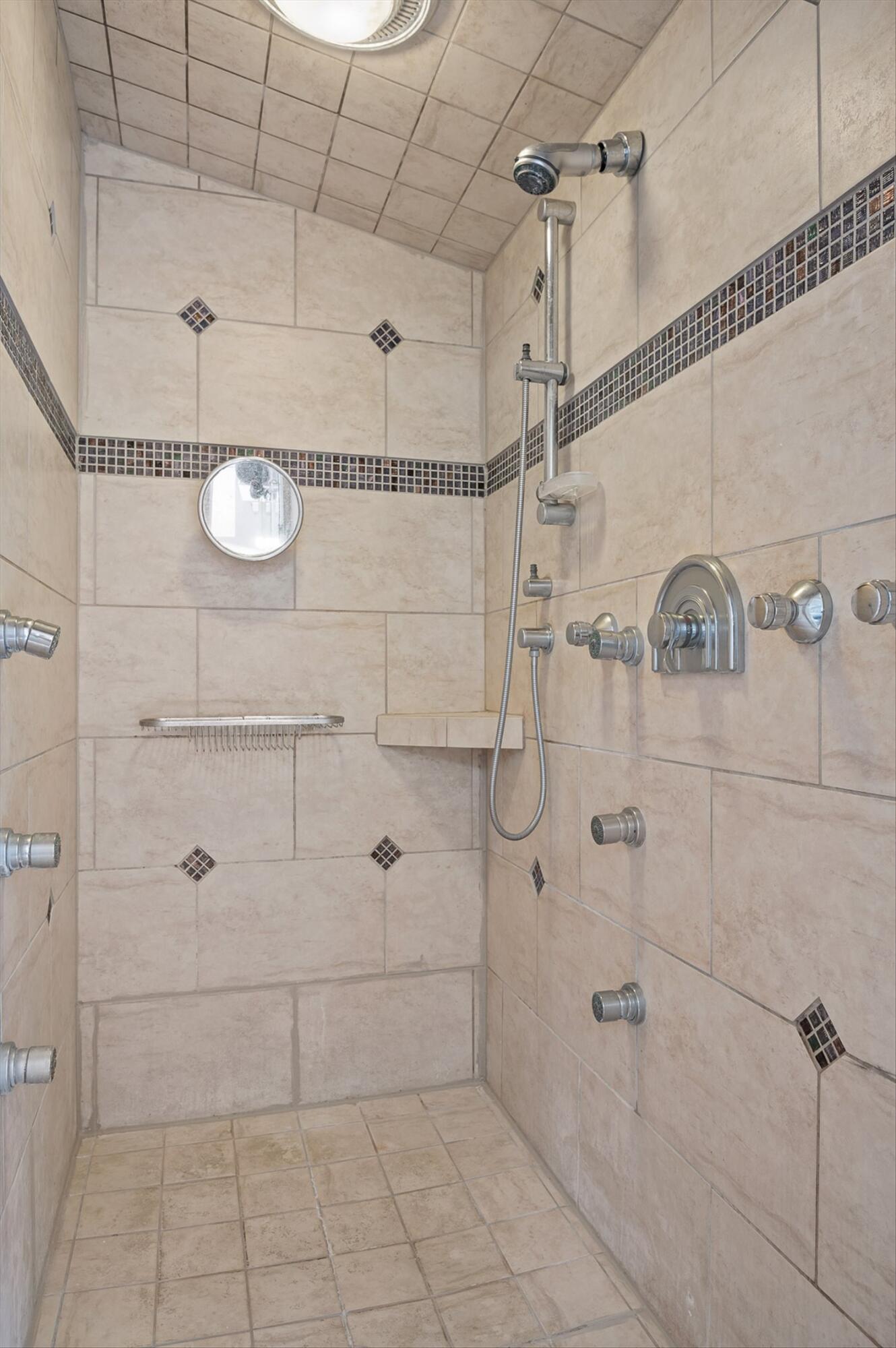 212 N Palisades Drive