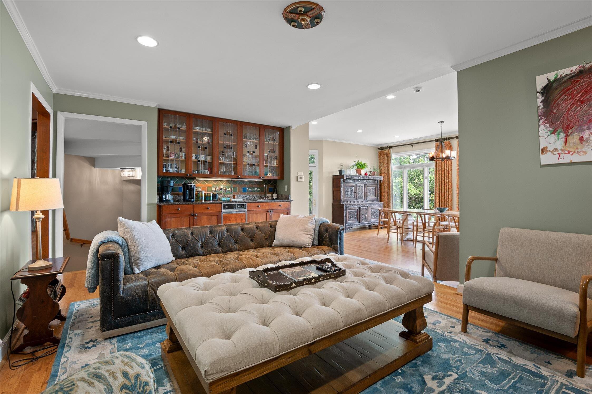 212 N Palisades Drive