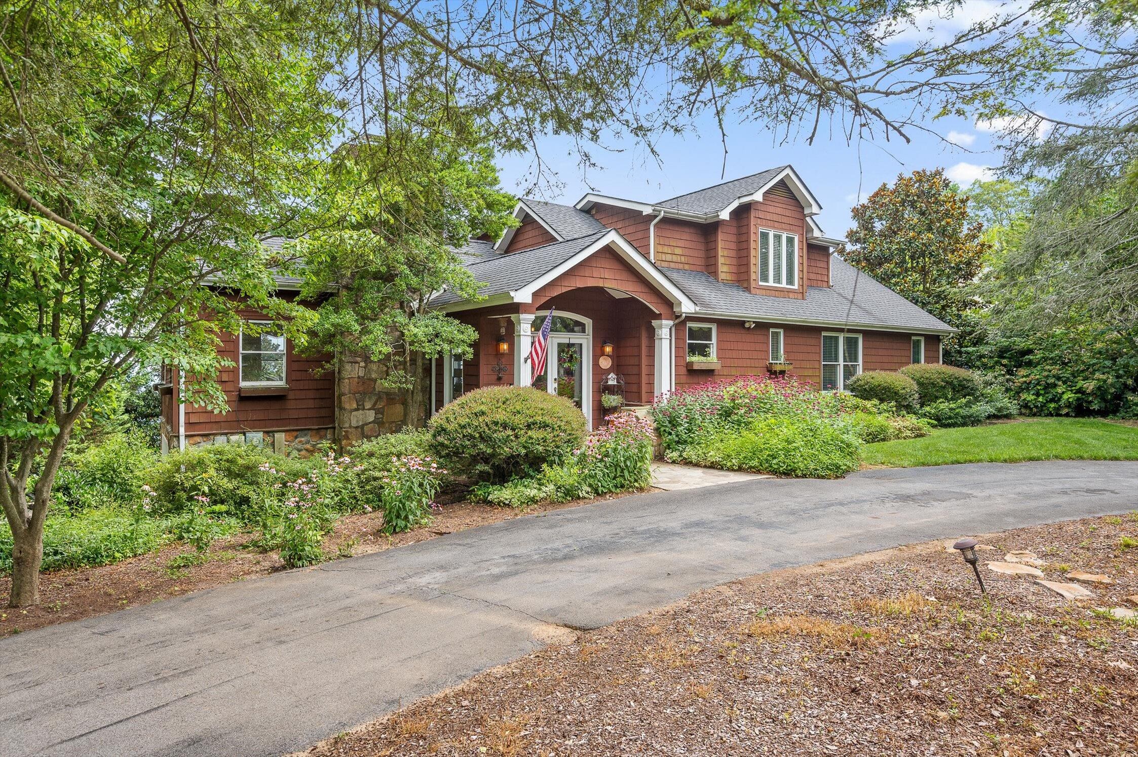 212 N Palisades Drive