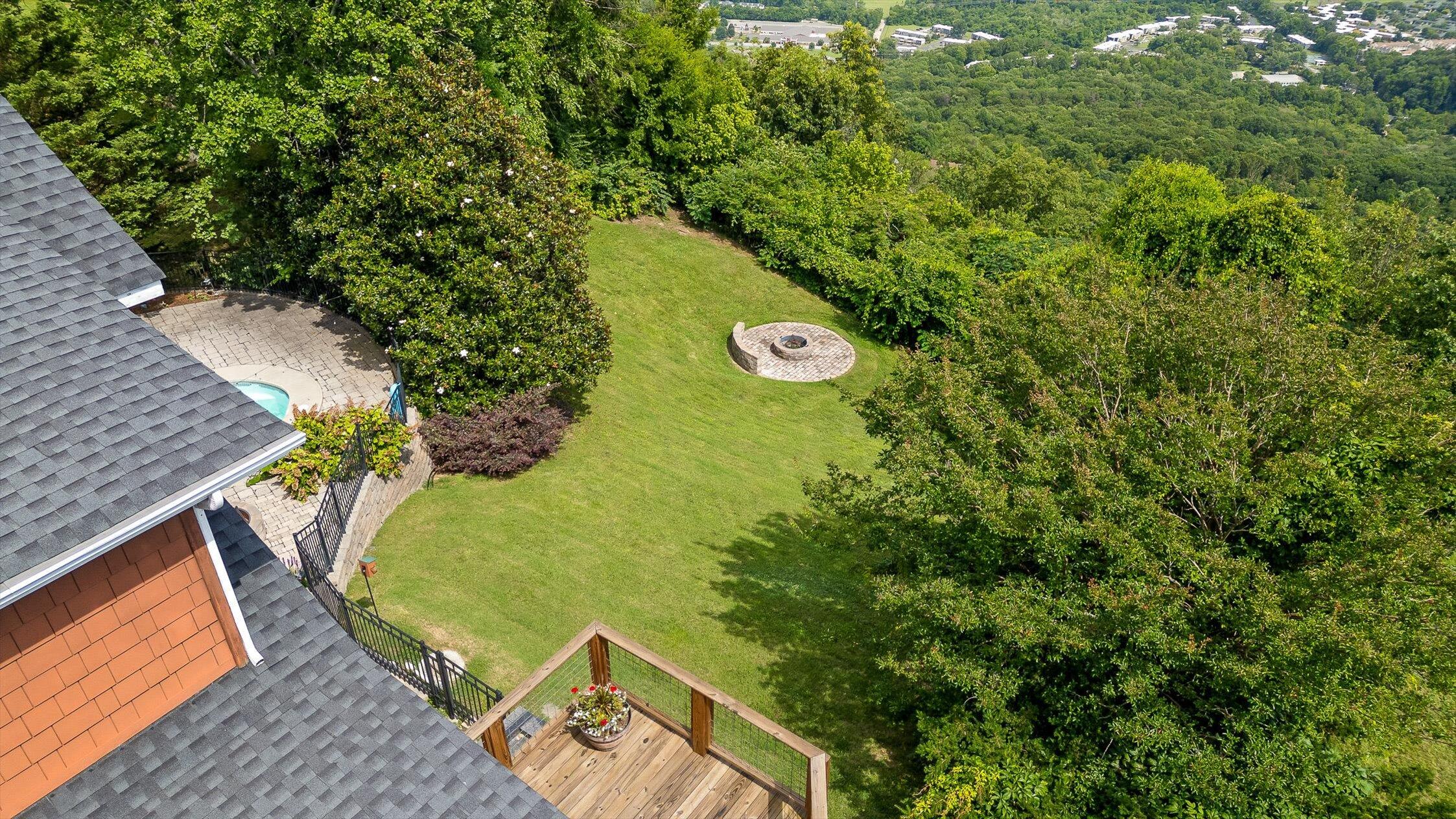212 N Palisades Drive