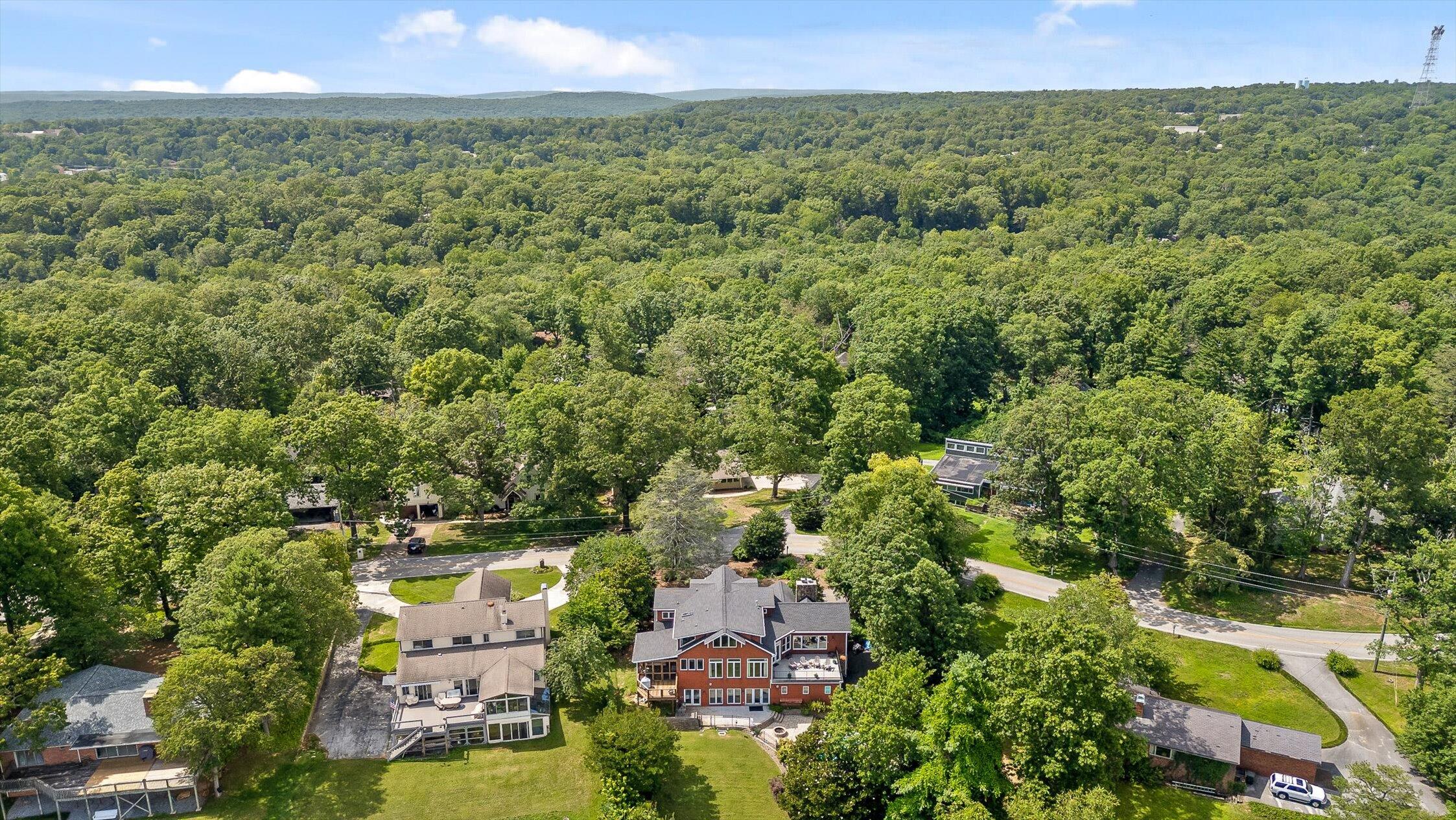212 N Palisades Drive