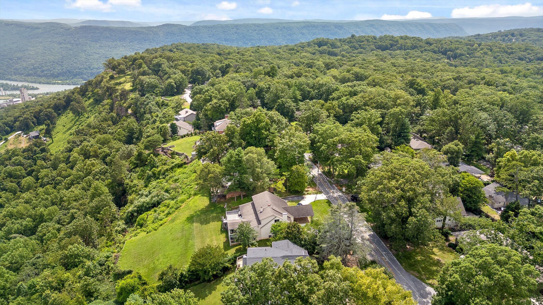 212 N Palisades Drive
