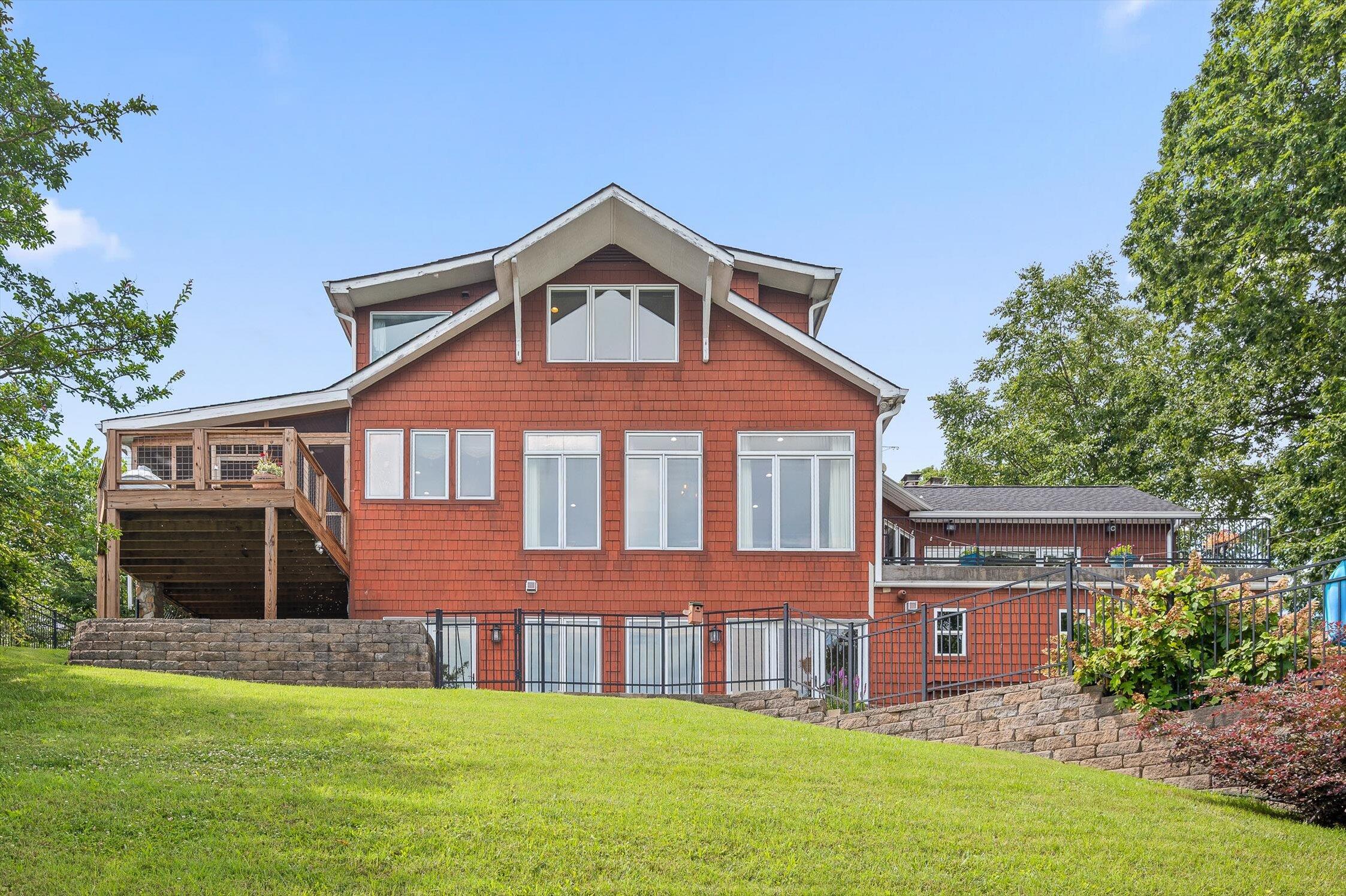 212 N Palisades Drive