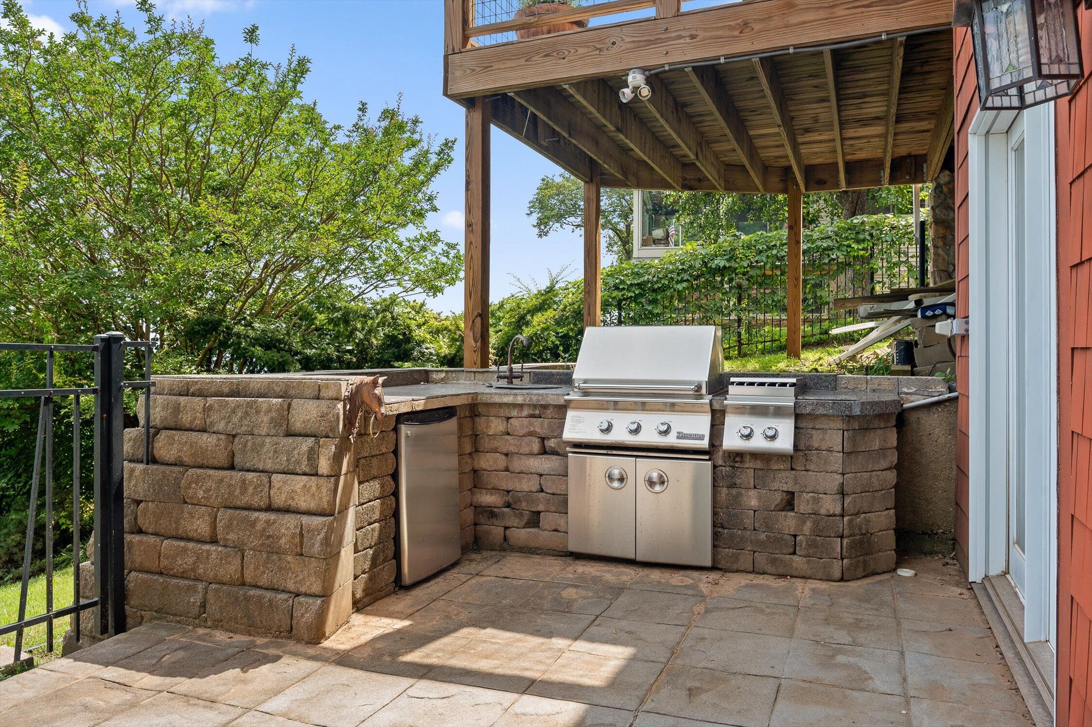 212 N Palisades Drive