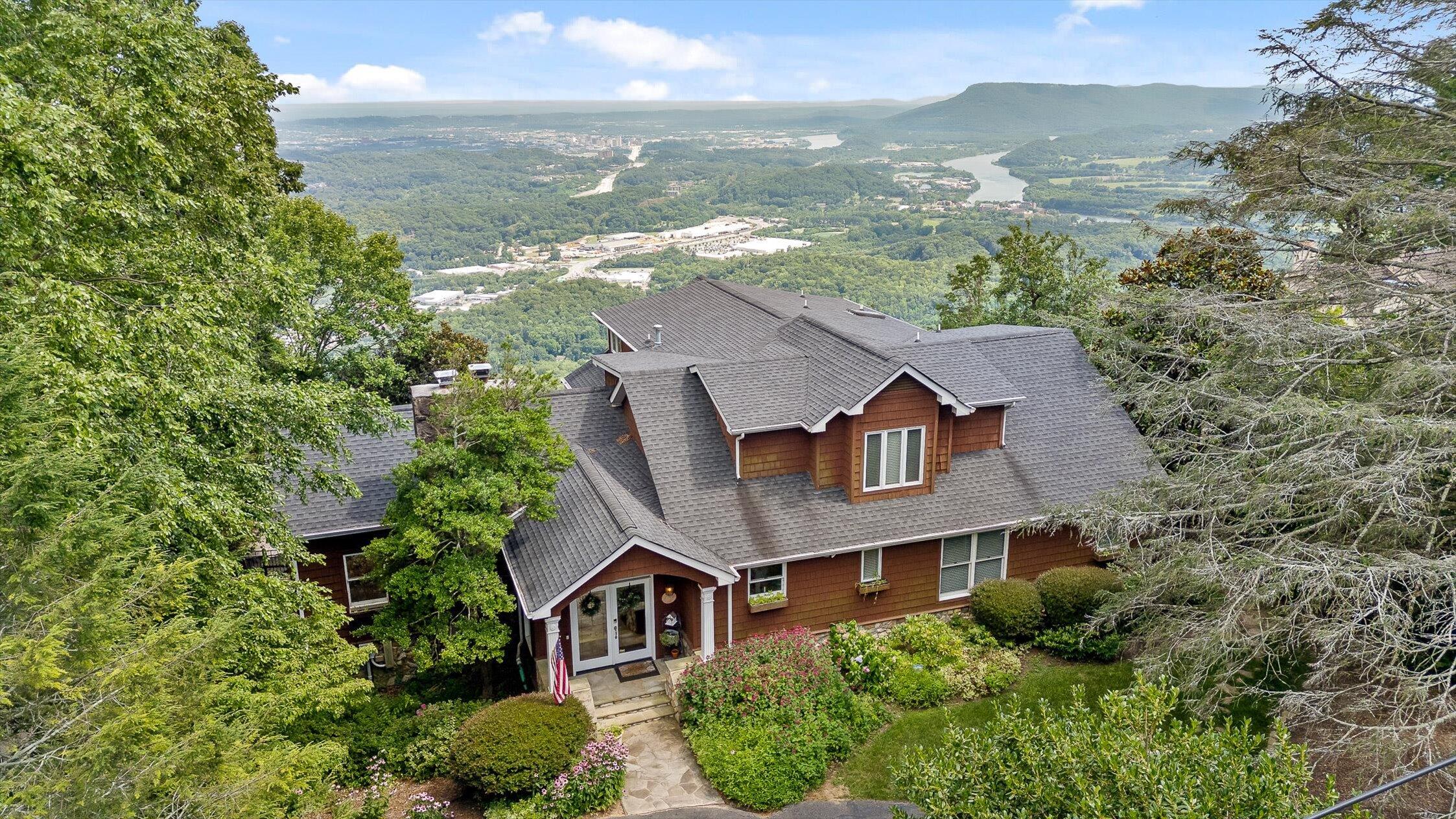 212 N Palisades Drive