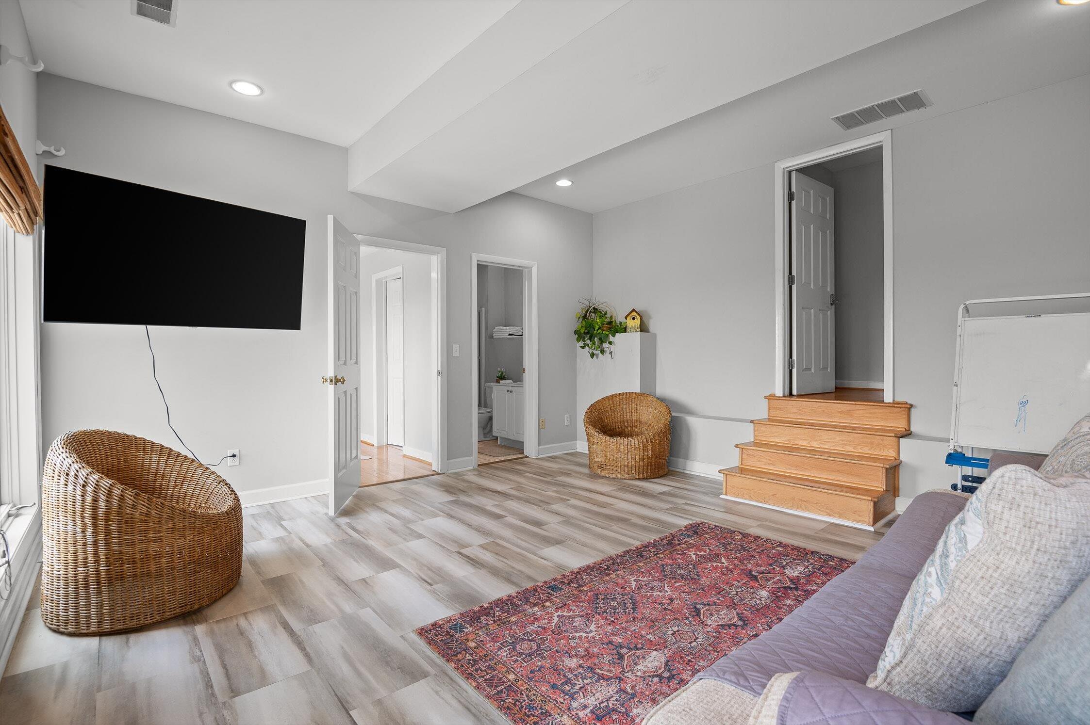 212 N Palisades Drive